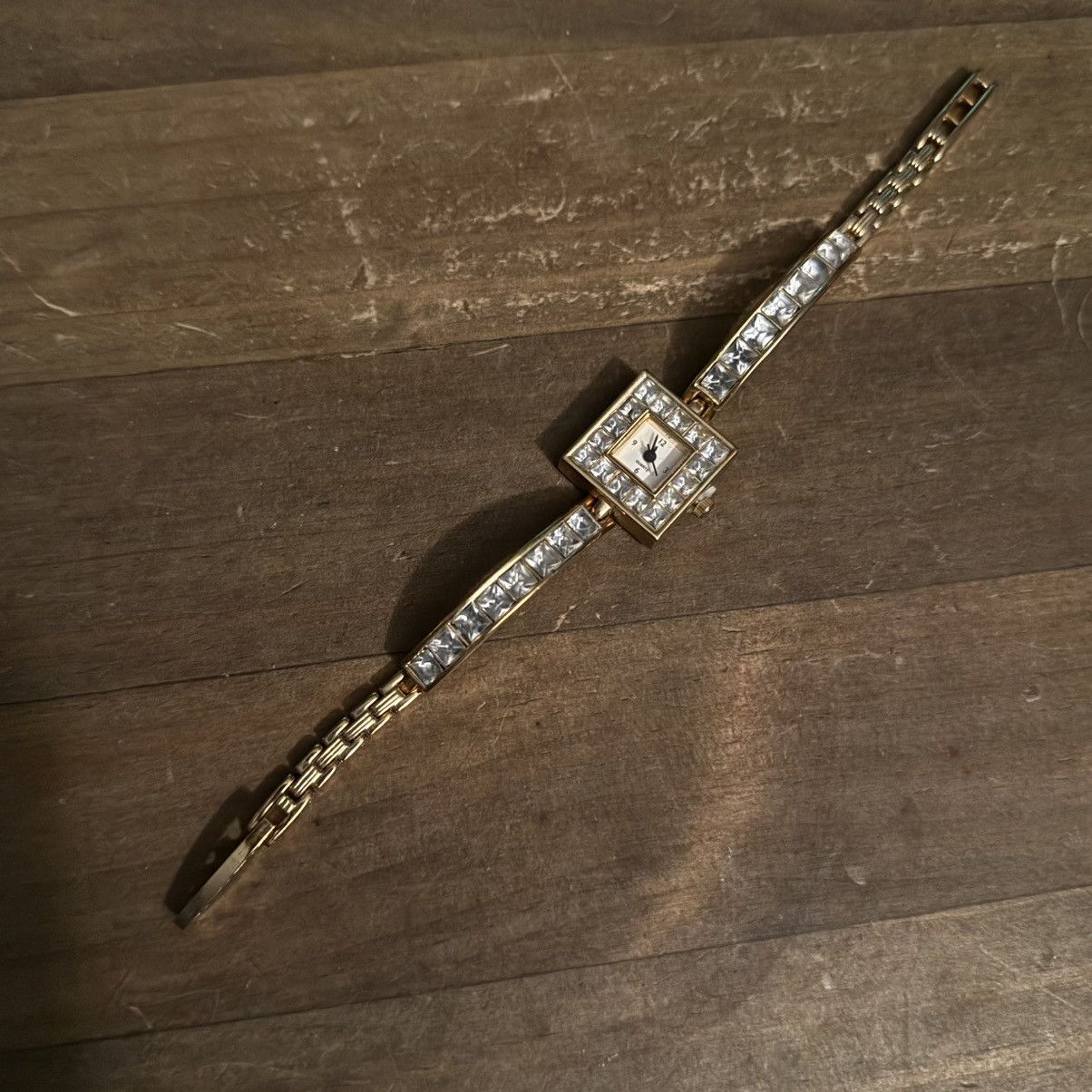 Vintage Vintage Yves Rocher gold tone crystal watch Size ONE SIZE - 7 Thumbnail