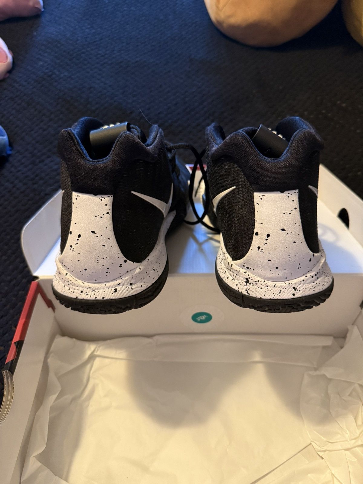 Nike Nike Kyrie 4 TB Black/White WITH BOX Size US 11 / EU 44 - 2 Thumbnail