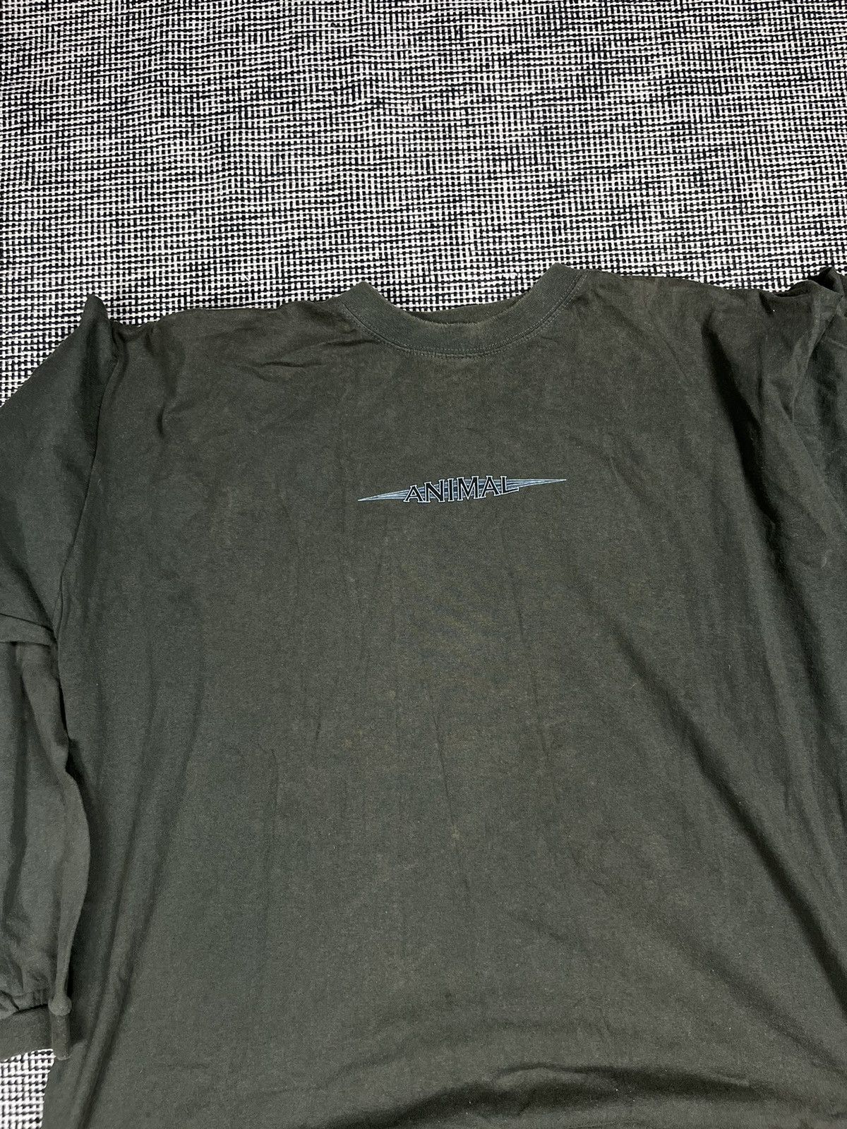 Vintage vintage 90s animal tribal long sleeve distressed tee skate Size US XL / EU 56 / 4 - 7 Thumbnail