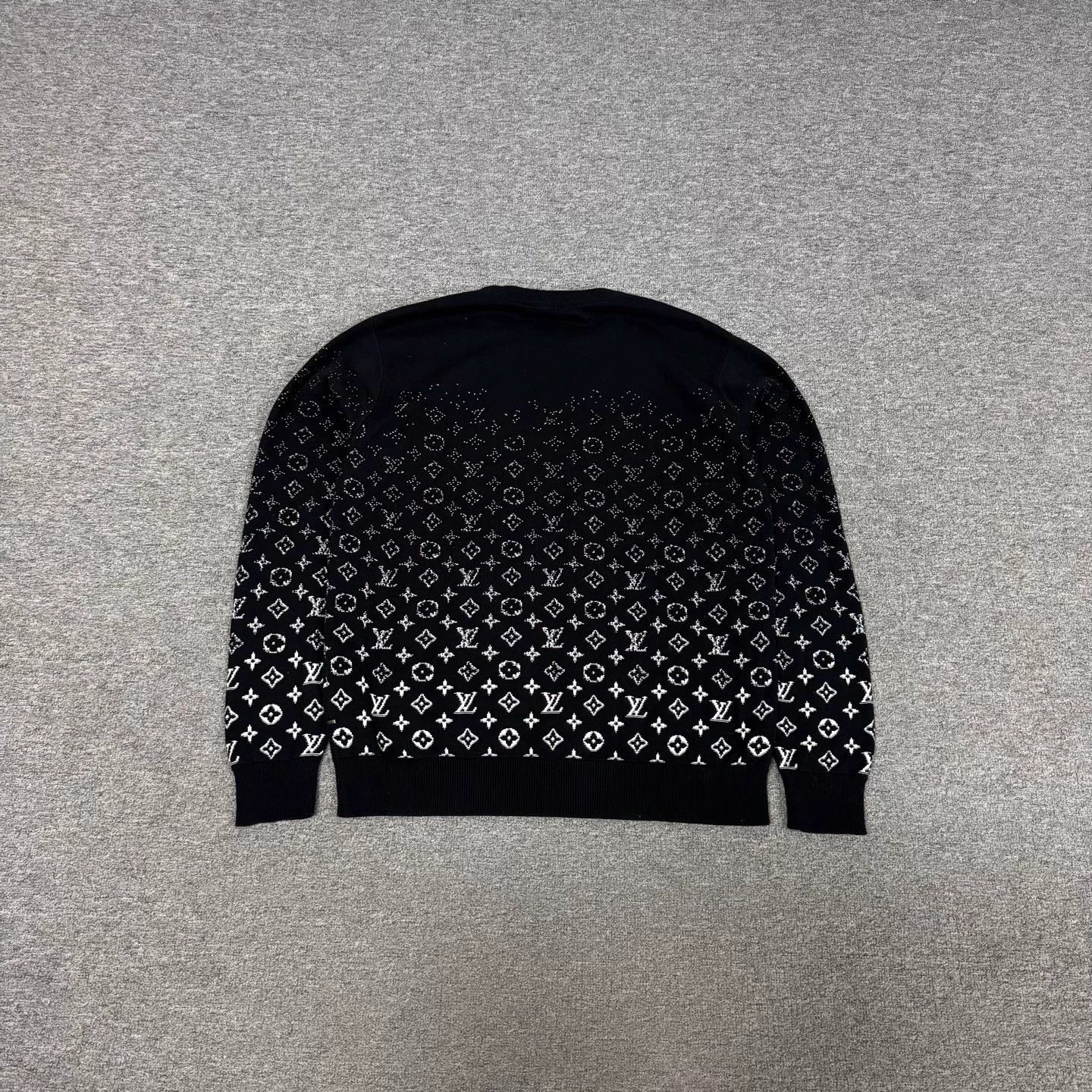 Louis Vuitton LV Monogram gradient logo knit top L 99 new Size US L / EU 52-54 / 3 - 2 Thumbnail