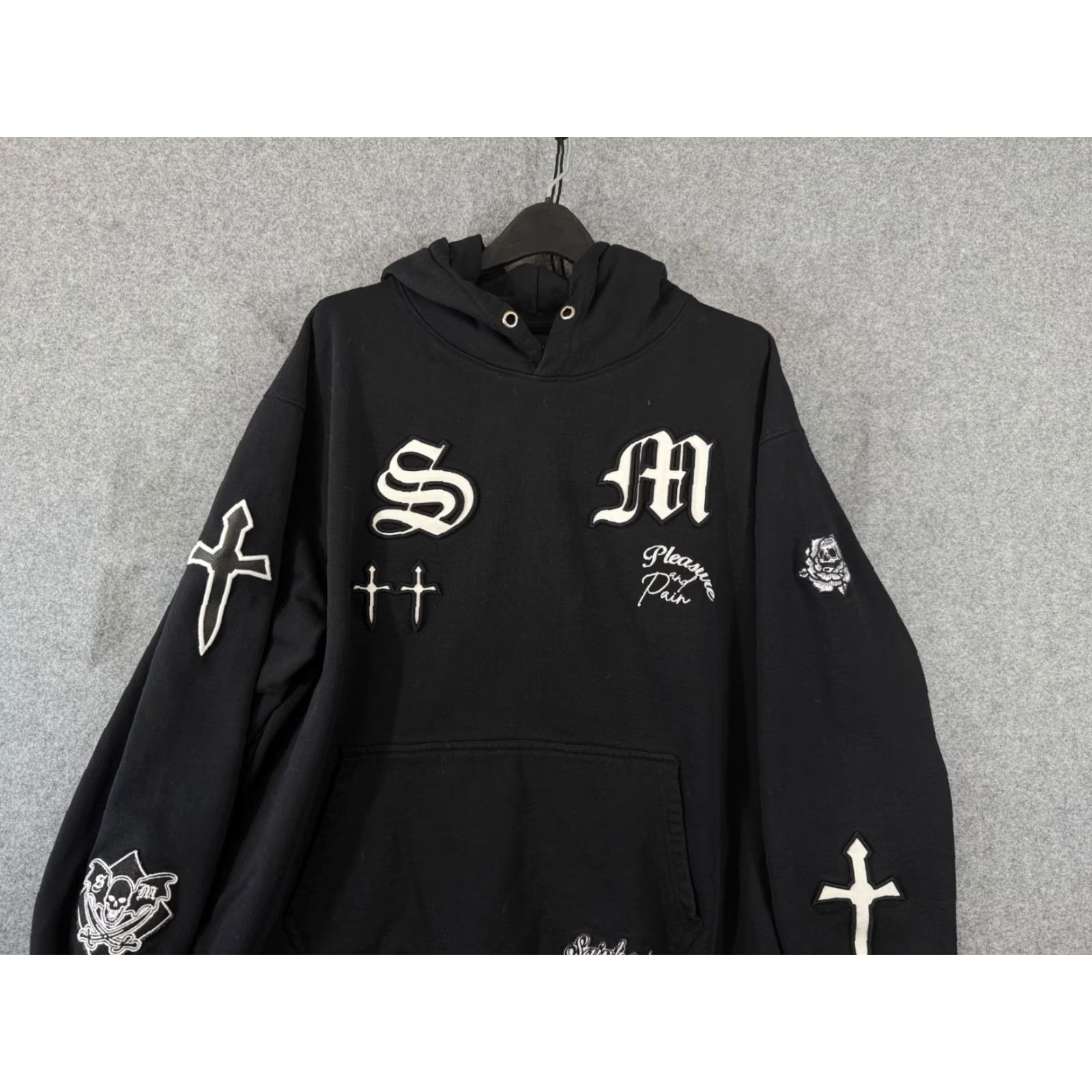 Vintage VINTAGE Saint Morta Graveyard Hooded Sweatshirt Mens 2XL Black Fleece Pullover Kangaroo Pockets Long Sleeve Size US XXL / EU 58 / 5 - 2 Thumbnail
