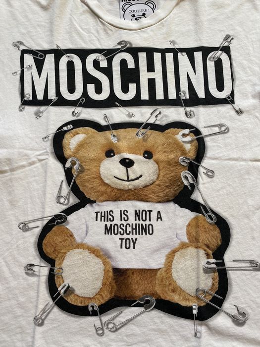 Moschino safety cheap pin bear