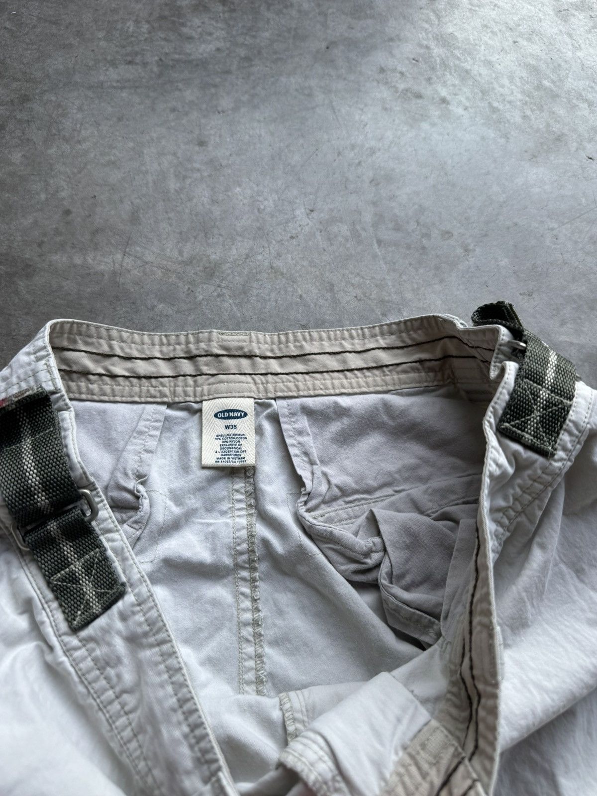 Old Navy Vintage 90’s/00’s Old Navy White Baggy Cargo Shorts Size US 30 / EU 46 - 3 Thumbnail