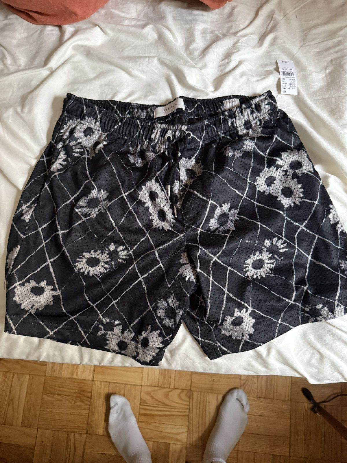 Pacsun Black Floral Pacsun Shorts Size US 32 / EU 48 - 1 Thumbnail