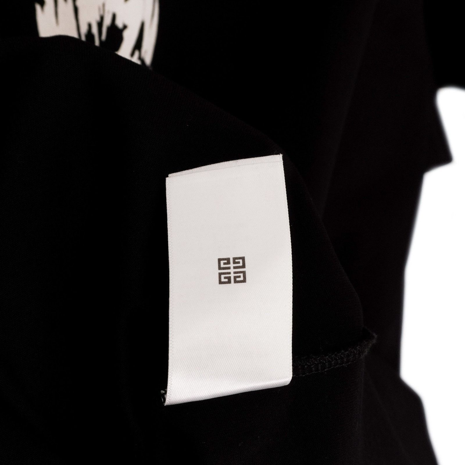 Givenchy Givenchy Barbed Iconic Gothic Logo Print Oversized Tee Shirt Size US L / EU 52-54 / 3 - 15 Thumbnail