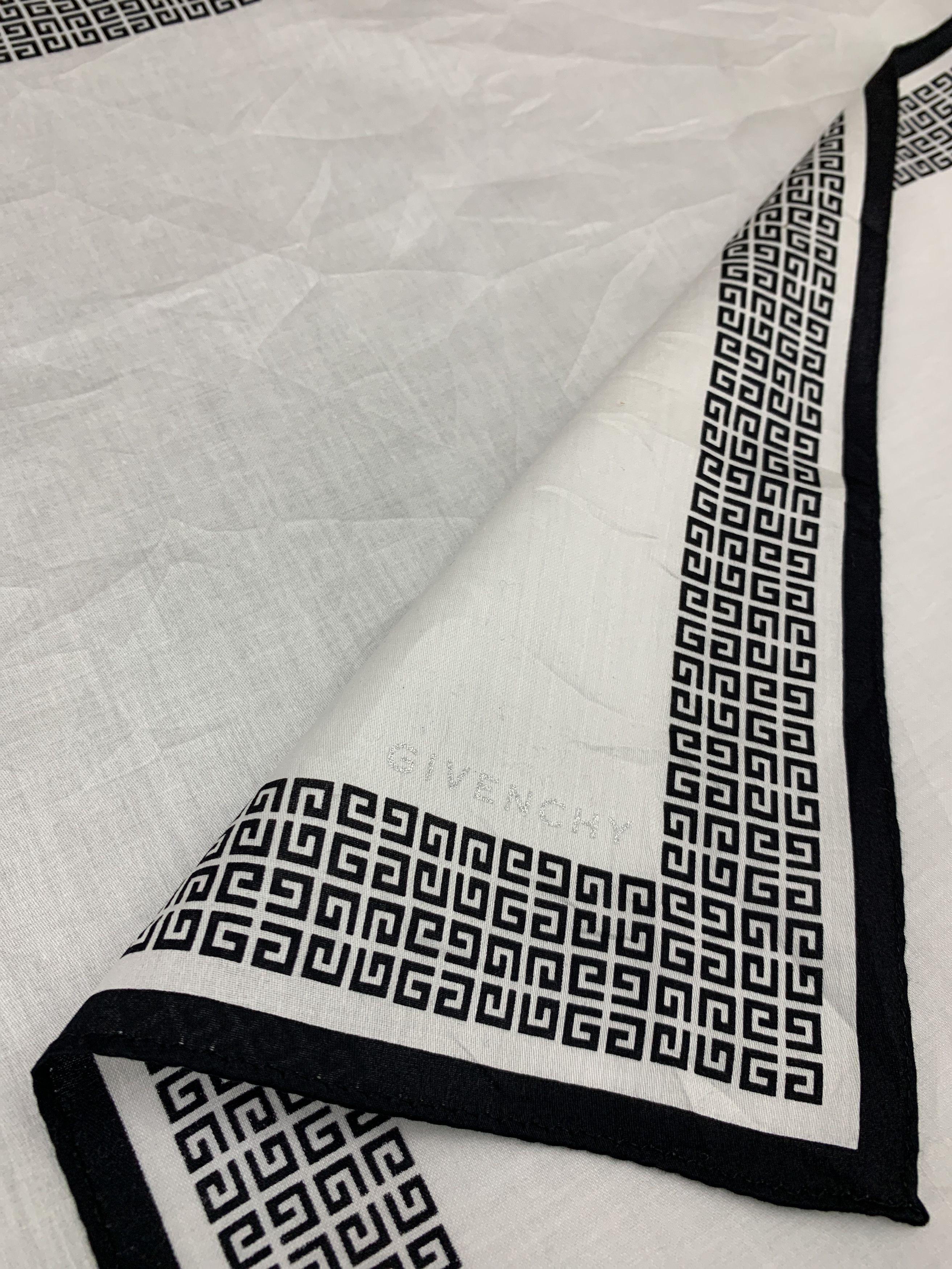 Givenchy × Vintage Vintage Givenchy Neckerchief/Handkerchief - HKA968 Size ONE SIZE - 9 Thumbnail