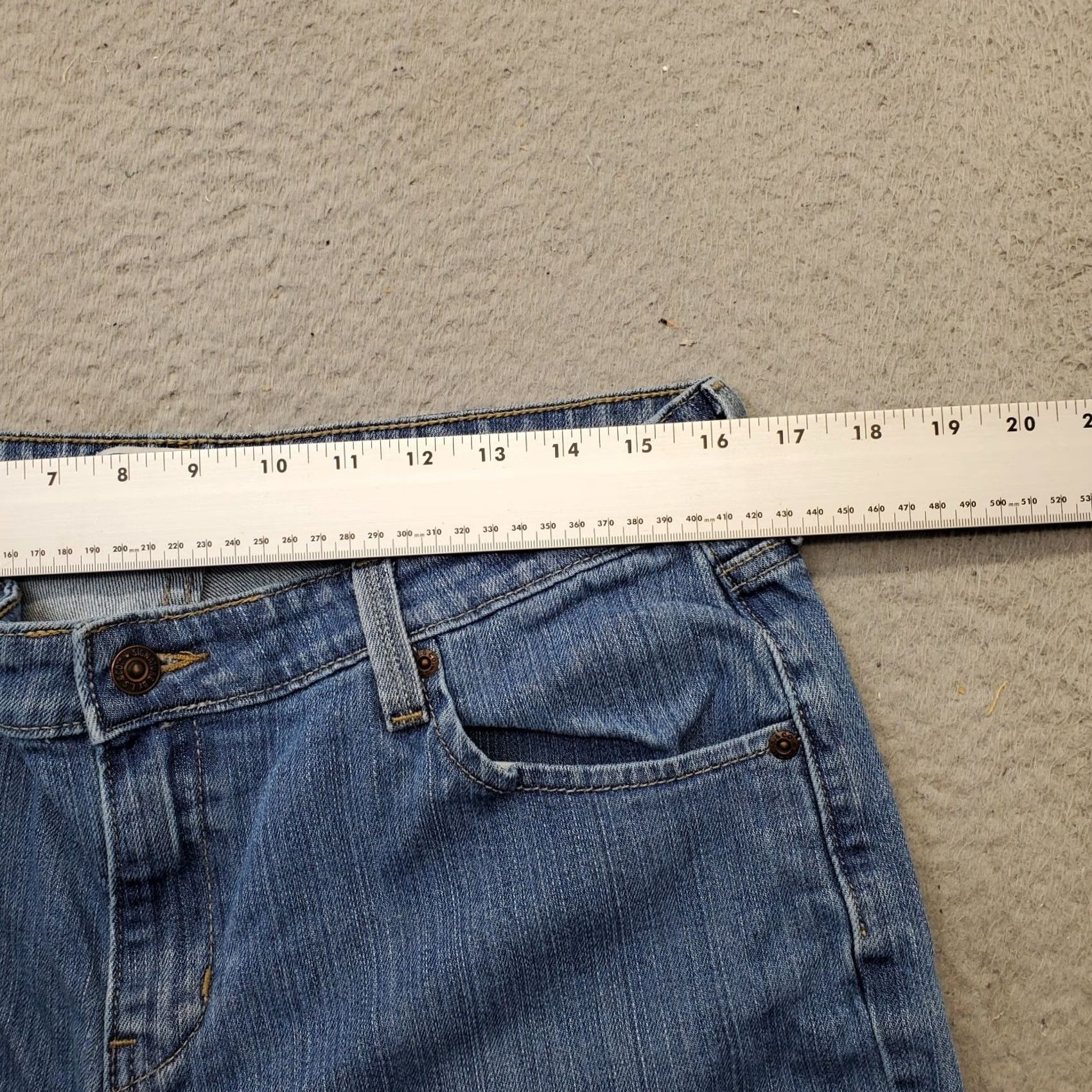 Levi's Levi's Bootcut Jeans Womens Size 14M Blue Denim Mid Rise Classic 29.25 Inseam 38.75 Outseam 5-Pocket Denim Comfort Pockets Button Zipper 29.25" Size 36" / US 14 / IT 50 - 6 Thumbnail