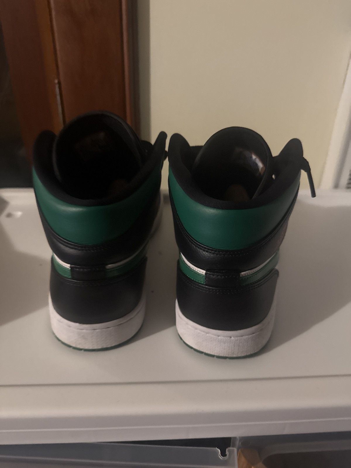 Jordan Brand Air Jordan 1 Mid Size US 13 / EU 46 - 6 Thumbnail