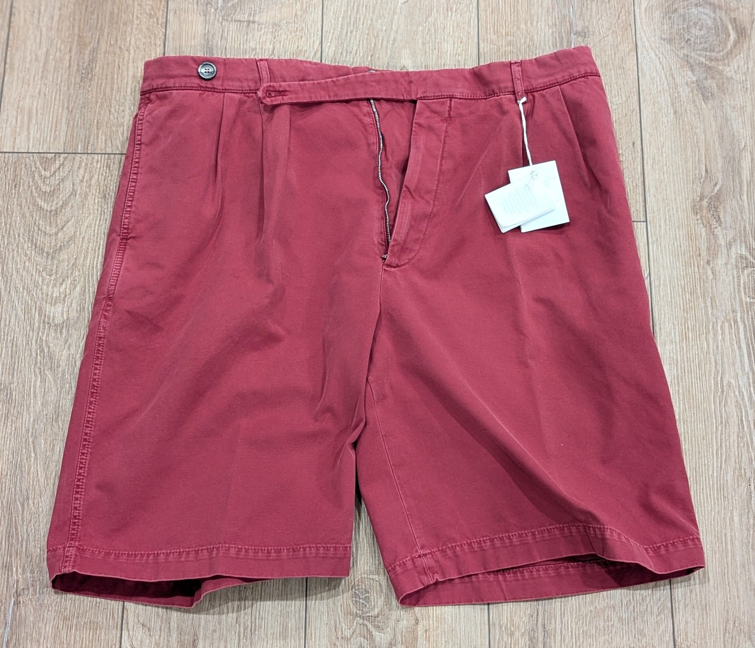 Brunello Cucinelli Brunello Cucinelli Pleat Front Bermuda Shorts Rosso 56 US 40 Size US 40 / EU 56 - 1 Thumbnail