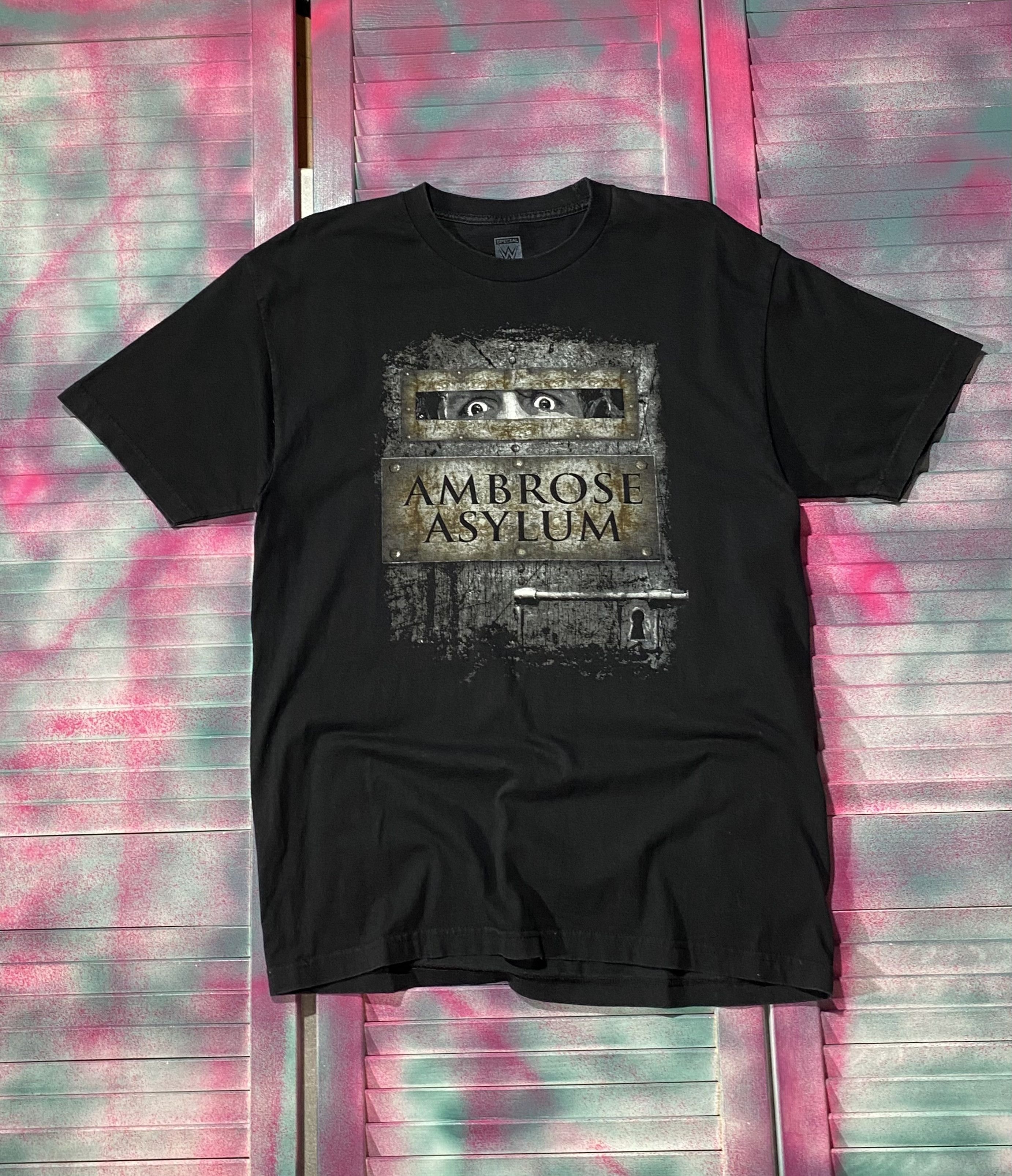 Vintage WWE Dean Ambrose Asylum Horror Logo T-shirt Size US L / EU 52-54 / 3 - 1 Thumbnail