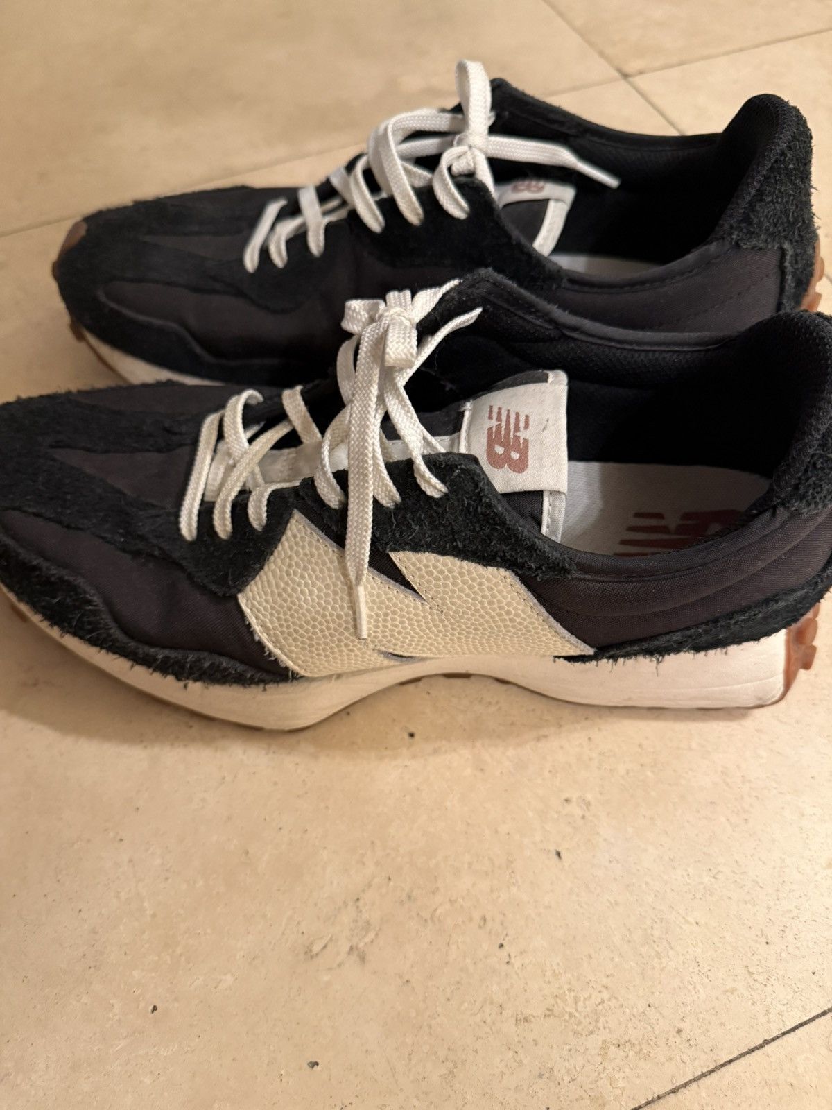 New Balance New Balance 327 Sneakers 10.5 Size US 10.5 / EU 43-44 - 1 Thumbnail