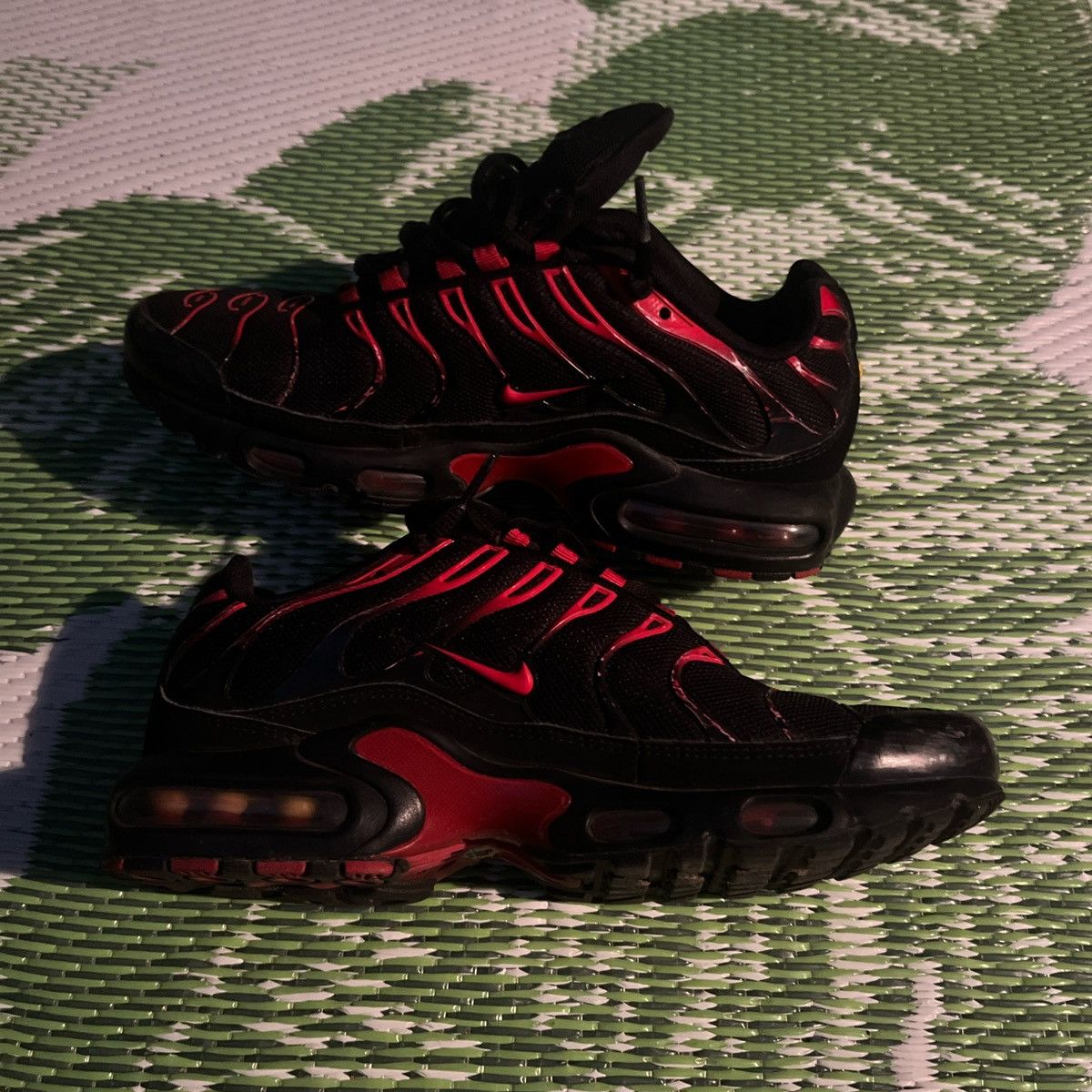 Nike Nike Air Max Plus “Black / University Red Gradient” Size US 8 / EU 41 - 1 Thumbnail
