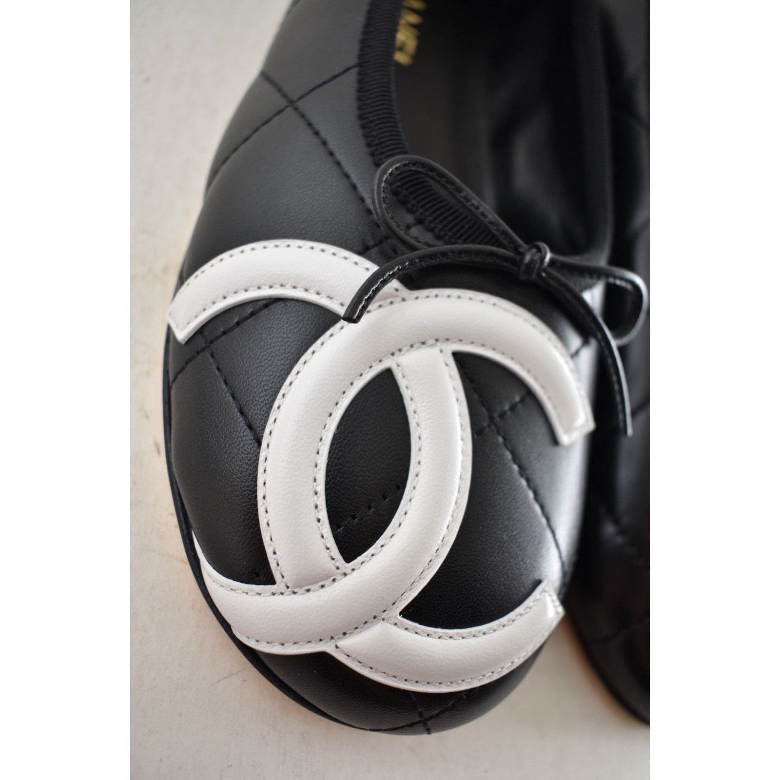 Chanel Chanel Coco Beach Black White XL Logo Ballet Flat 38.5 Size US 8.5 / IT 38.5 - 6 Thumbnail