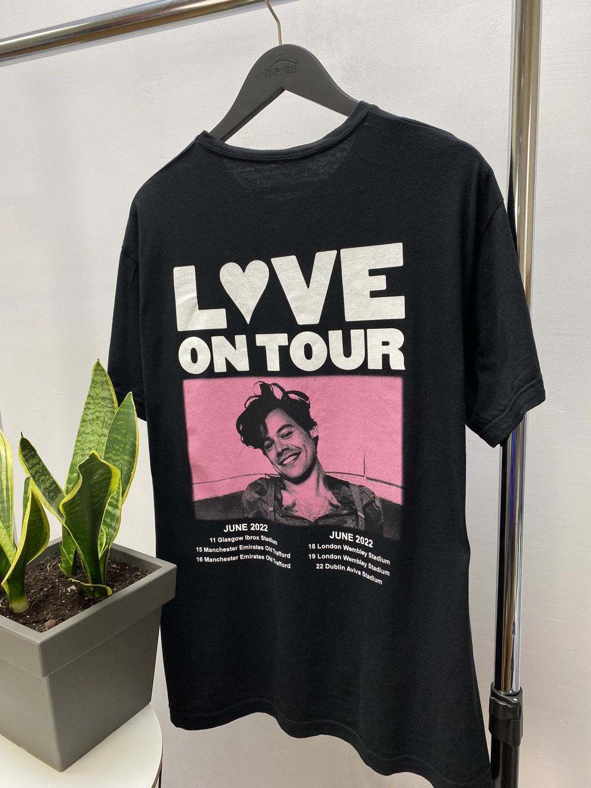 Band Tees Harry Styles Love on Tour 2022 T Shirt Size US XL / EU 56 / 4 - 12 Thumbnail