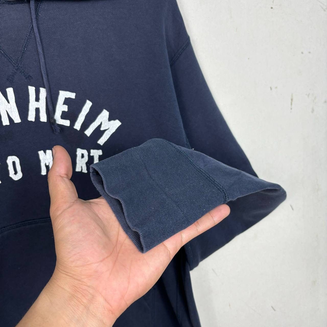 Vintage 90s Sun Faded Manheim Auto Mart Hoodie Red M Boxy Fit Size US M / EU 48-50 / 2 - 6 Thumbnail