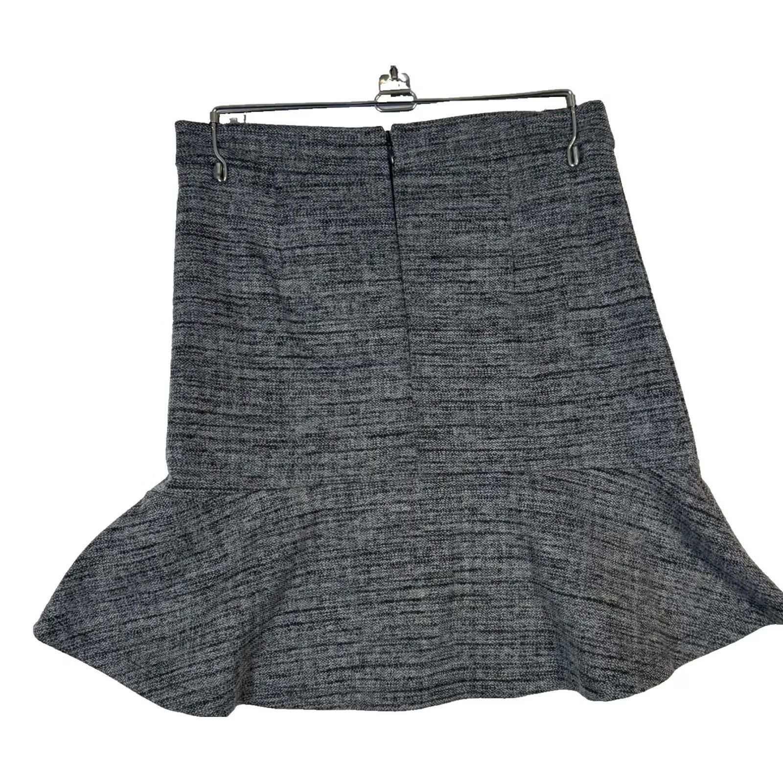 Banana Republic Banana Republic Mini Skirt Skirt Womens Size 0 Gray Ruffle Hem Back Zip, Short, Tweed Cotton, 0, Regular Size, Vintage: No Size 25" / US 0 / IT 36 - 2 Thumbnail
