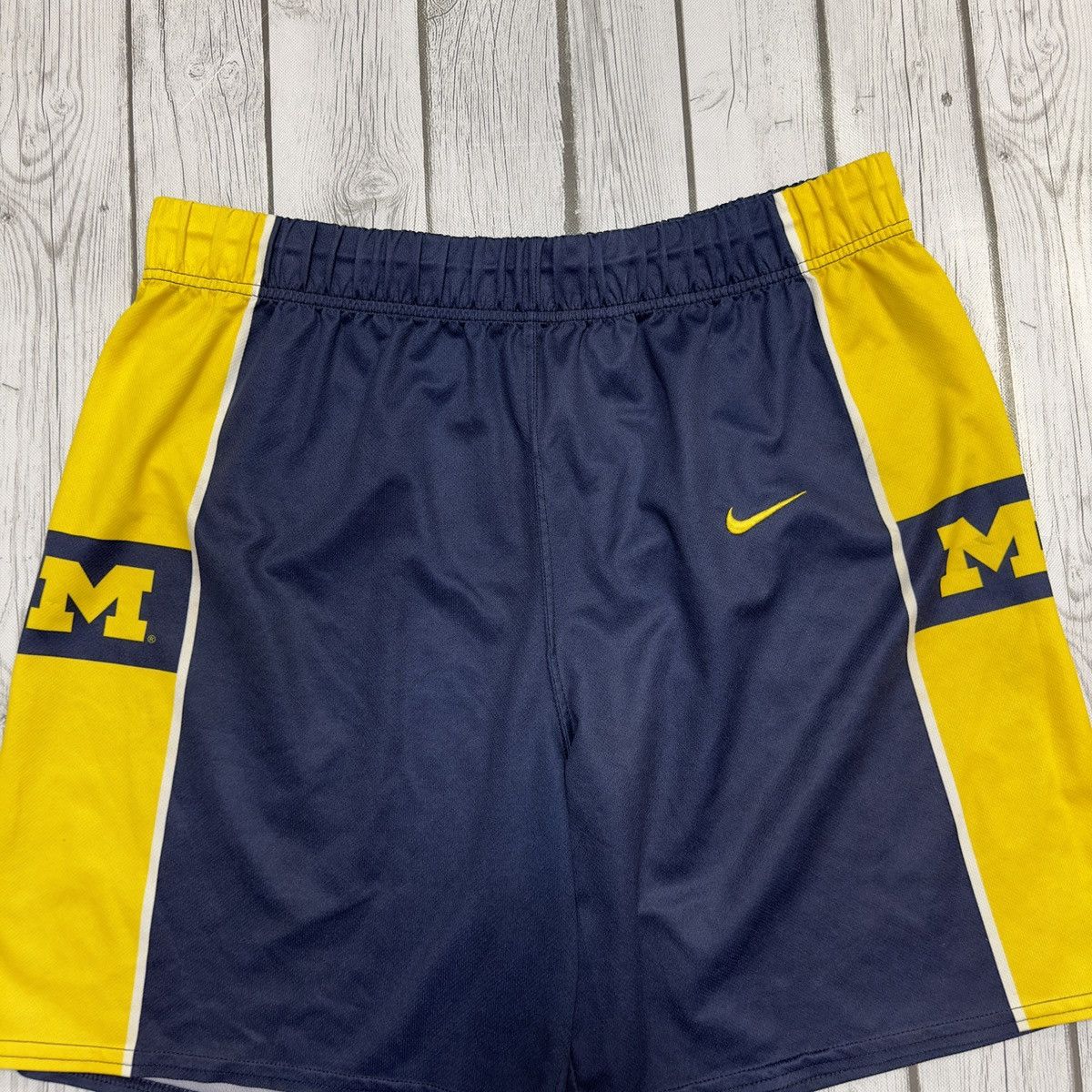 NCAA × Nike × Vintage Vintage Michigan Wolverines shorts Size US 32 / EU 48 - 3 Thumbnail