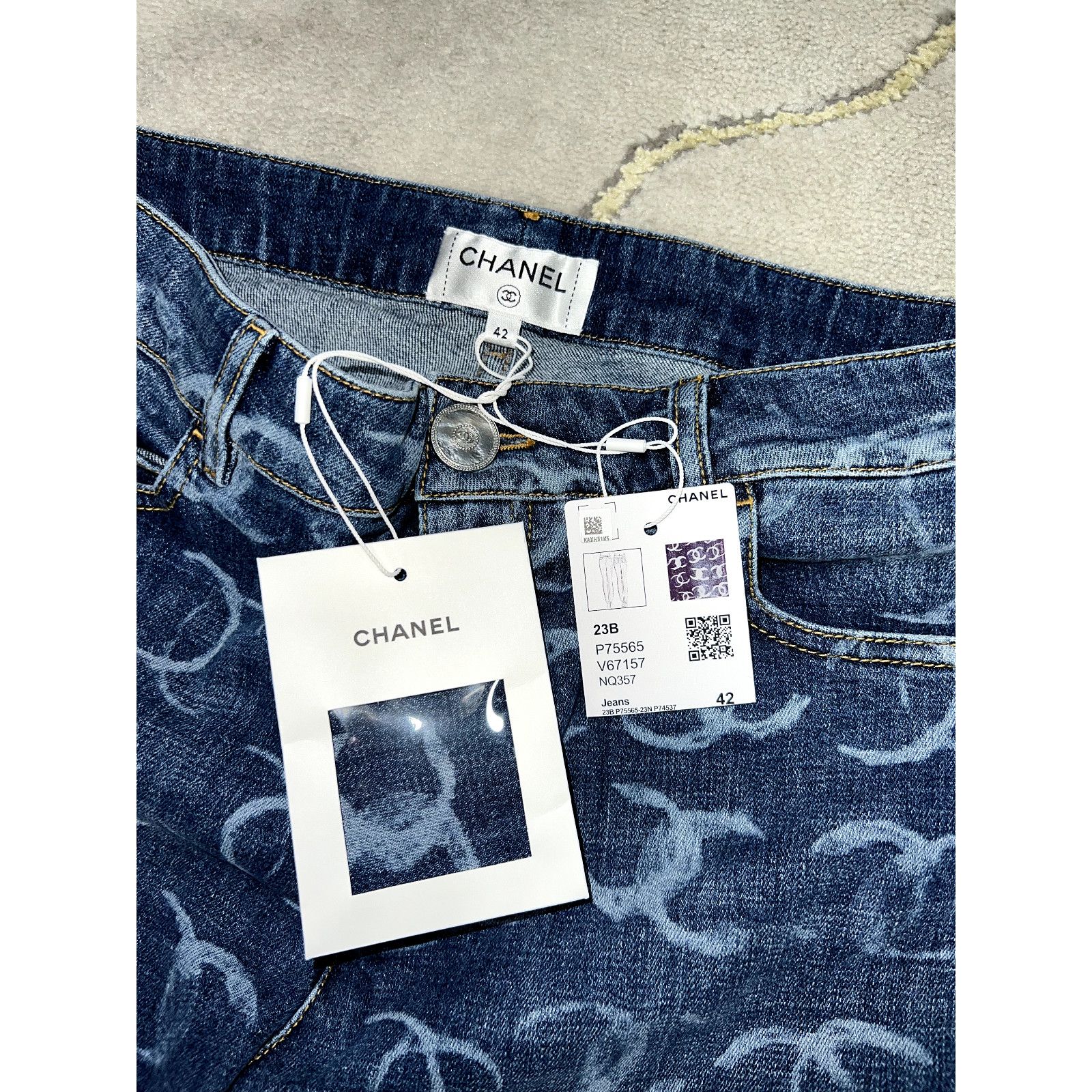 Chanel Chanel Denim White CC Printed Logo Sequin Skinny Jeans 42 Size 28" / US 6 / IT 42 - 5 Thumbnail