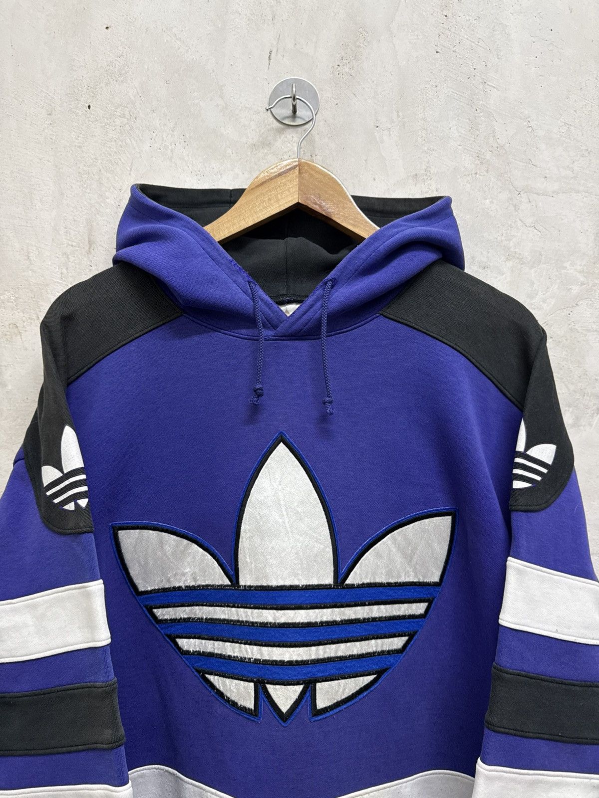 Adidas Vintage 90s Adidas Embroidered Logo Distressed Hoodie Size US L / EU 52-54 / 3 - 3 Thumbnail