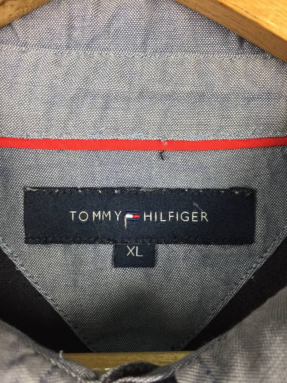 Tommy Hilfiger Vtg Tommy Hilfiger Crest Logo Contrast Collar Polo Shirt Size US L / EU 52-54 / 3 - 9 Thumbnail