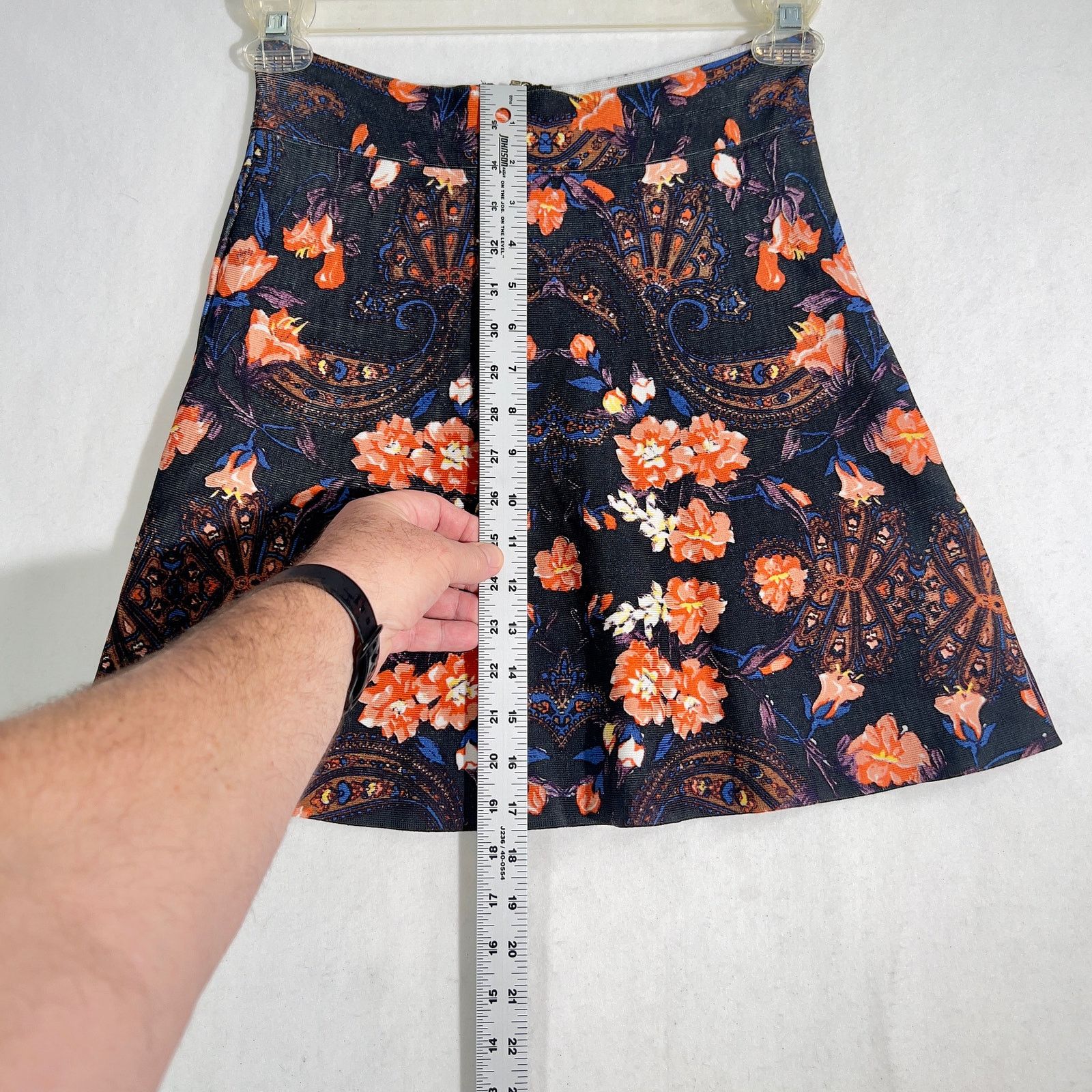 Bebe bebe x Naven Mini-Skirt Medium Floral Paisley STRETCHY Zip Size 26" / US 2 / IT 38 - 6 Thumbnail