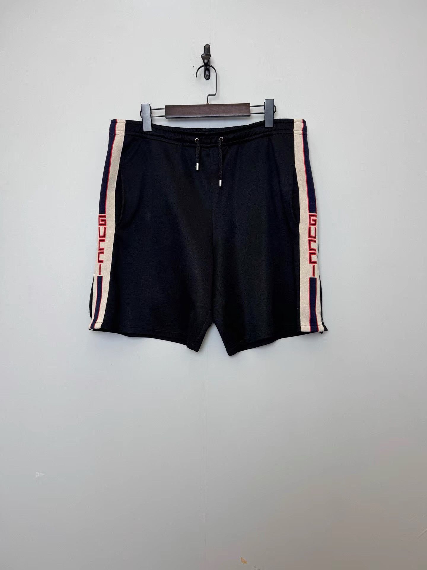 Gucci GUCCI Black & Red Web Stripe Shorts K36 Size US 37 - 1 Thumbnail
