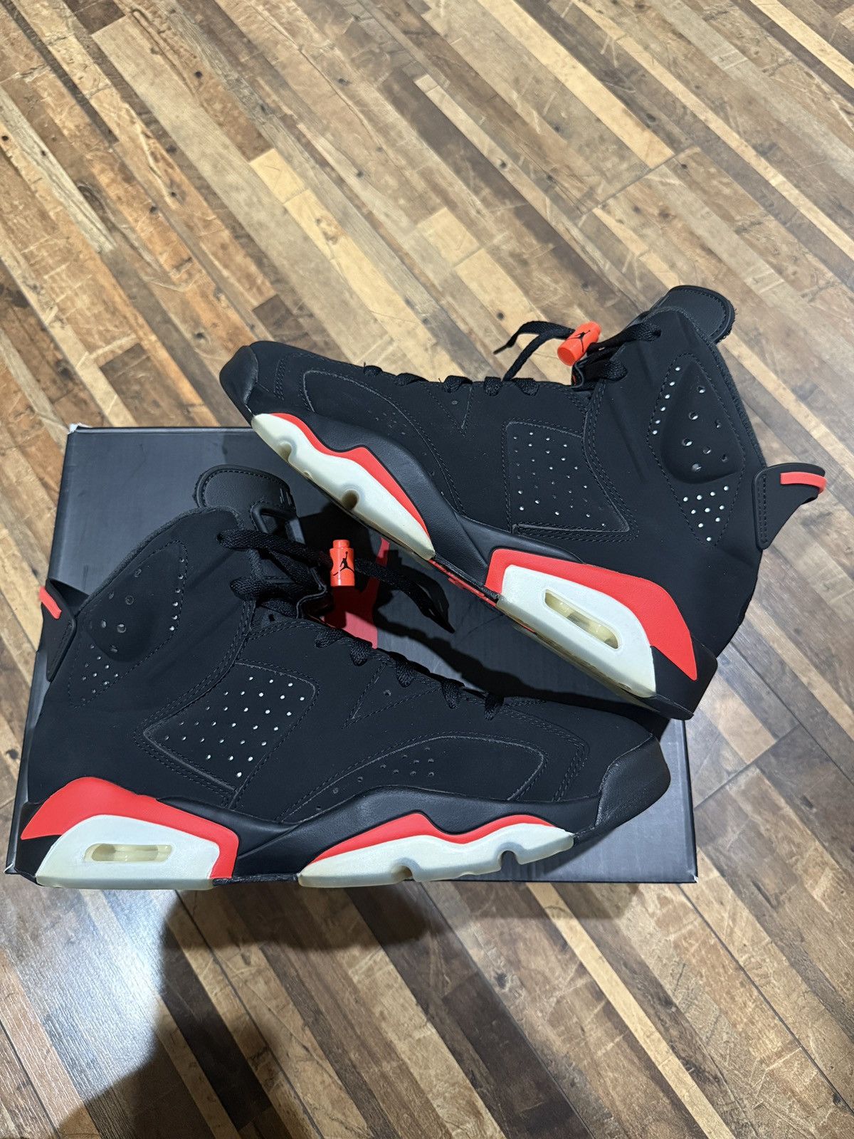 Jordan Brand 2019 Nike Air Jordan Retro 6 Infrared Size US 10 / EU 43 - 2 Thumbnail