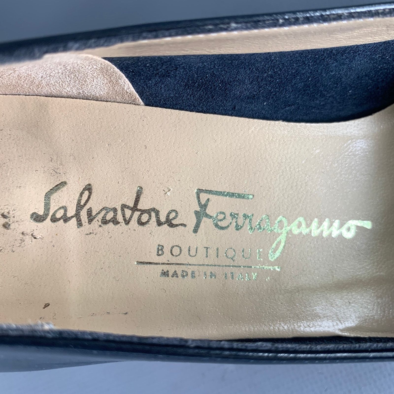 Salvatore Ferragamo SALVATORE FERRAGAMO Size 5.5 Navy Leather Kitten Heel Pumps Size US 5.5 / IT 35.5 - 7 Thumbnail
