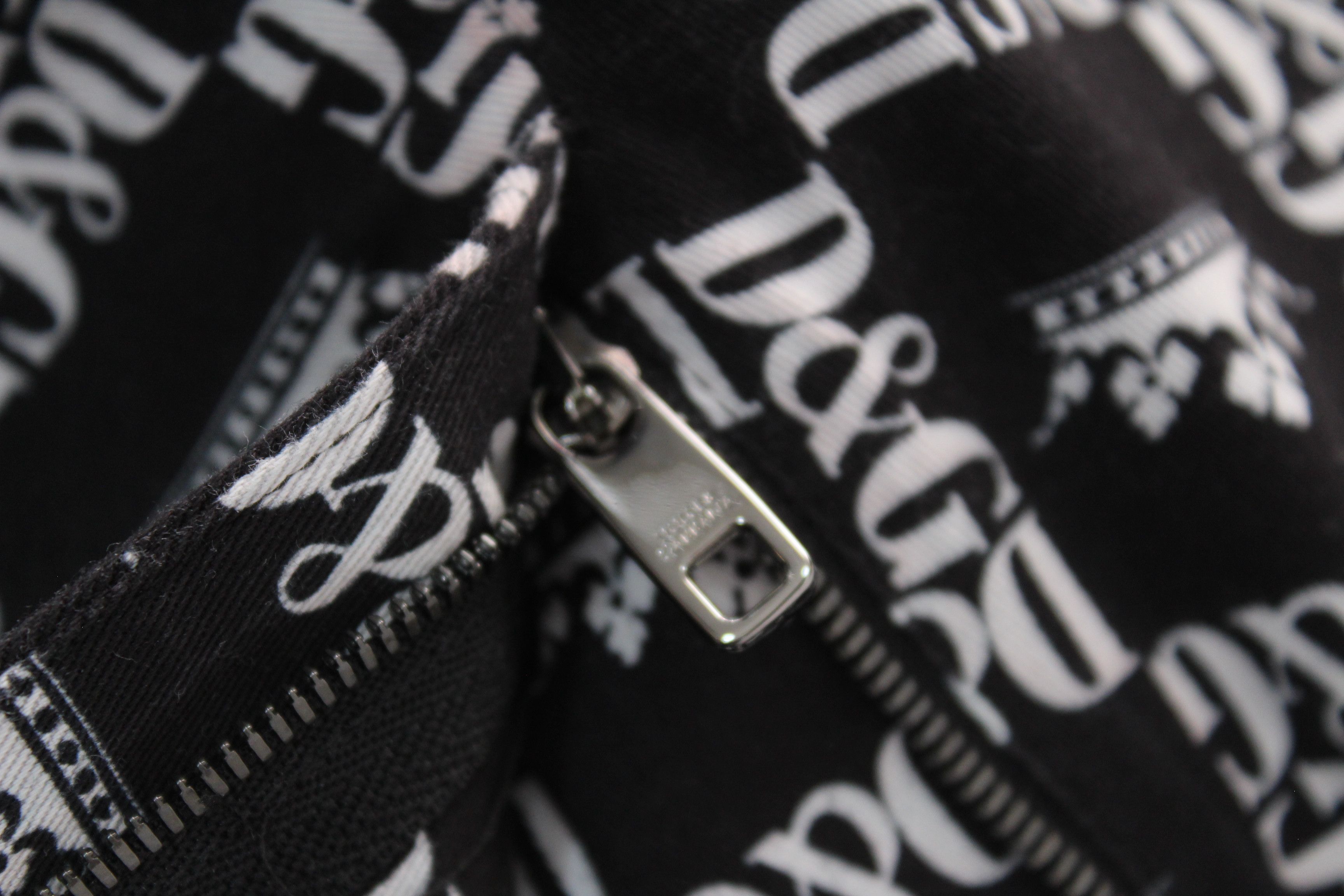 Dolce & Gabbana Dolce & Gabbana All-Over Logo Crown Print Shorts IT 44 / 28 Size US 28 / EU 44 - 9 Thumbnail