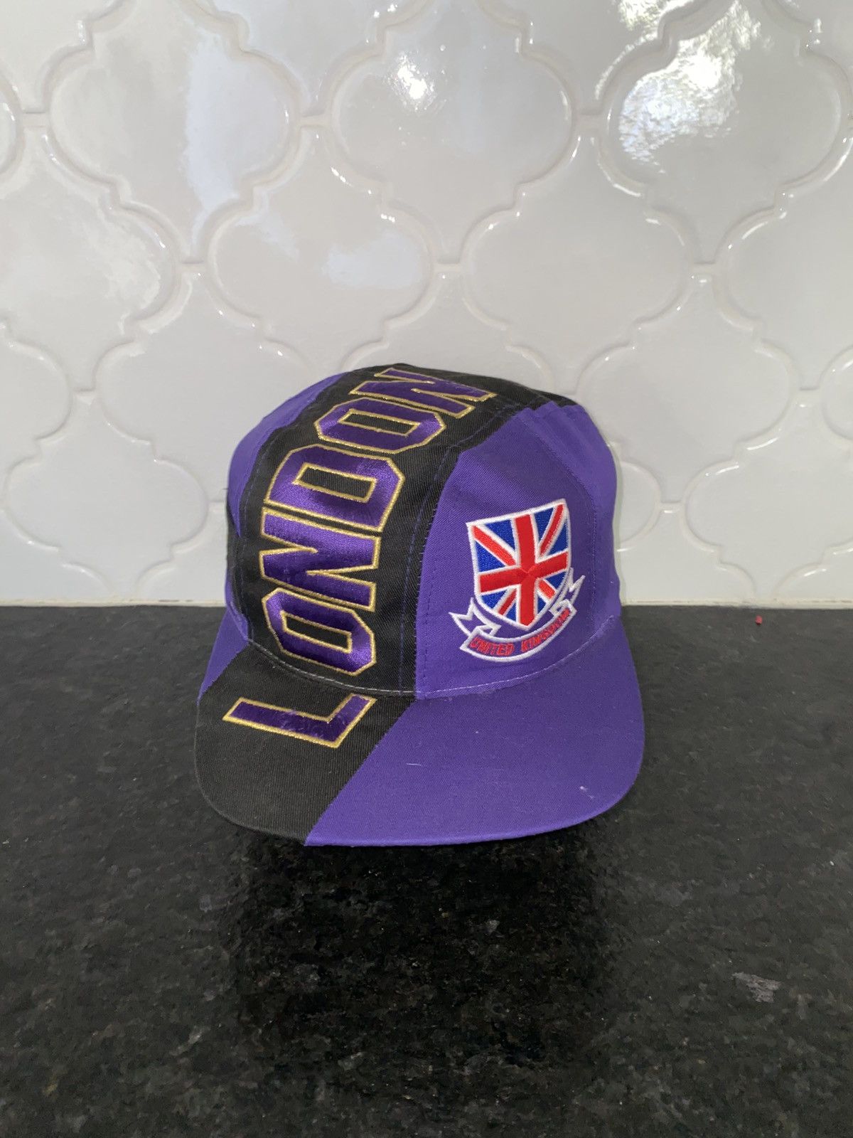 Other Vintage 90s London England spellout snapback Size ONE SIZE - 1 Thumbnail
