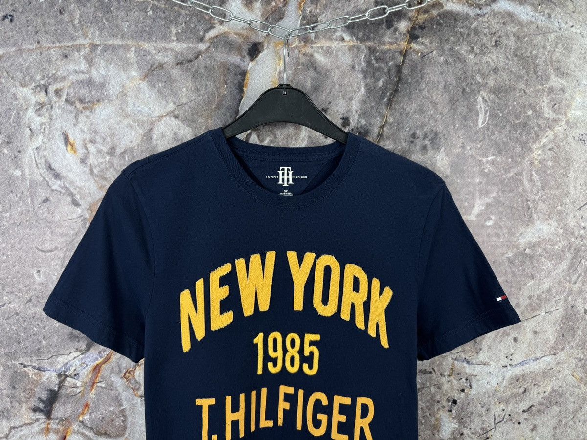 Designer × Tommy Hilfiger Men’s Tommy Hilfiger New York T-Shirt Size Small Size US S / EU 44-46 / 1 - 2 Thumbnail