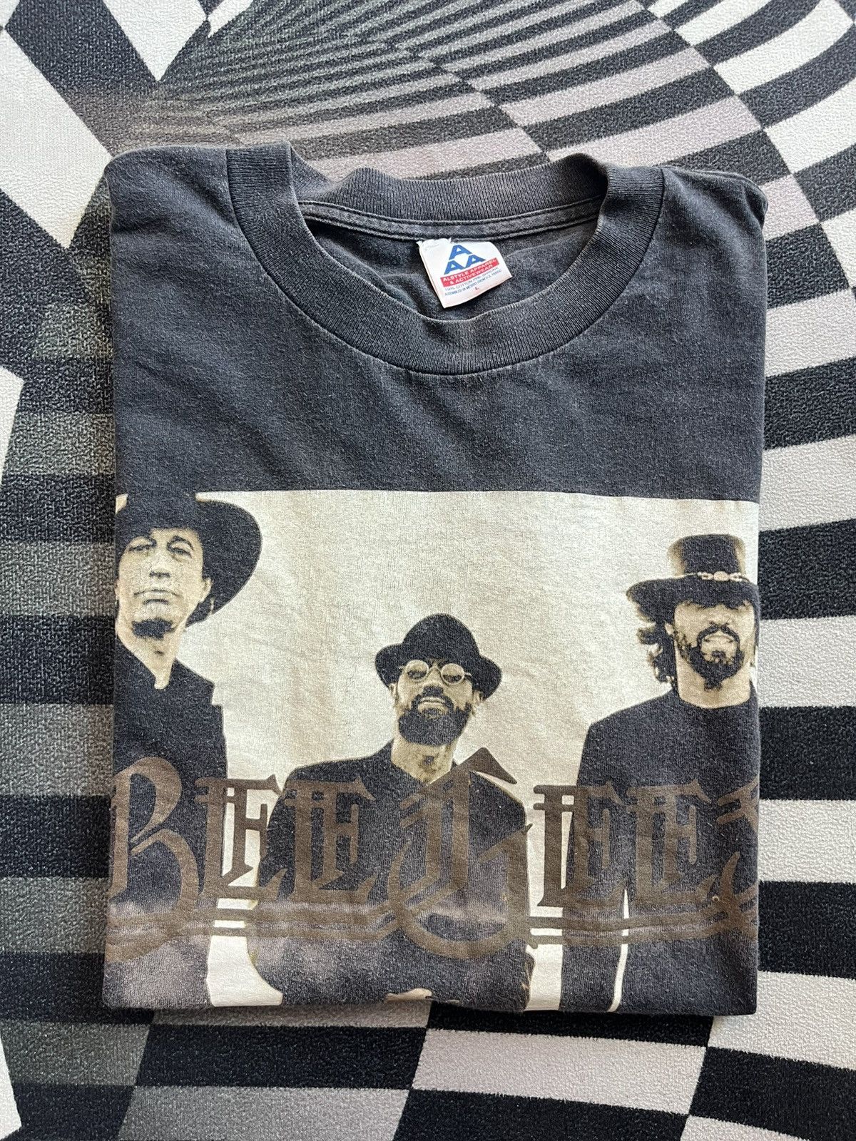 Band Tees Vtg BEE GEES One Night Only in LAS VEGAS 1997’s Tour Tshirt Size US L / EU 52-54 / 3 - 1 Thumbnail