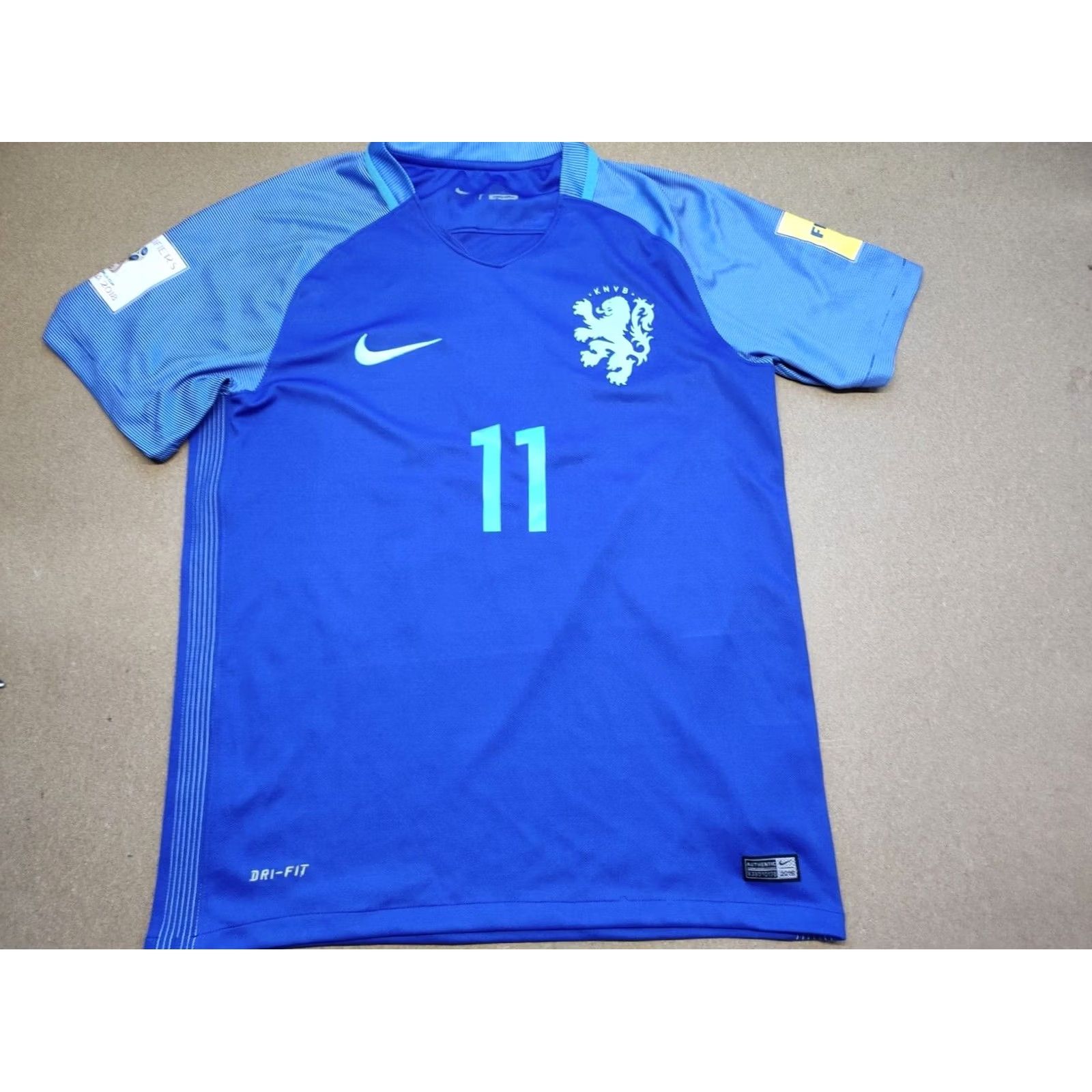 Nike Nike Netherlands 2016 2017 Jersey Size S Arjen Robben #11 Soccer Mens Small Blue Shirt Size US S / EU 44-46 / 1 - 2 Thumbnail