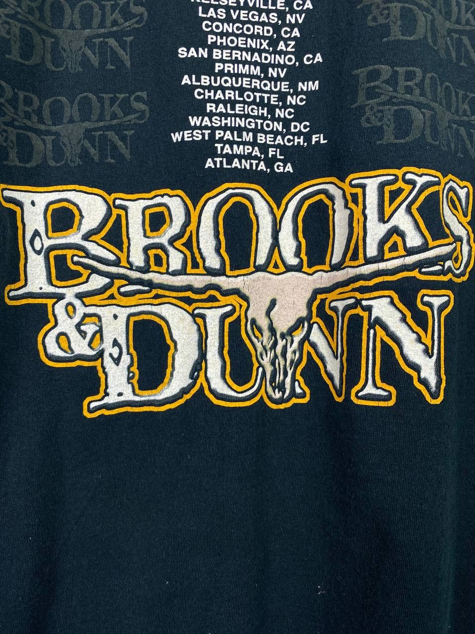 Band Tees vintage brooks and dunn tour tee nice design Size US M / EU 48-50 / 2 - 6 Thumbnail
