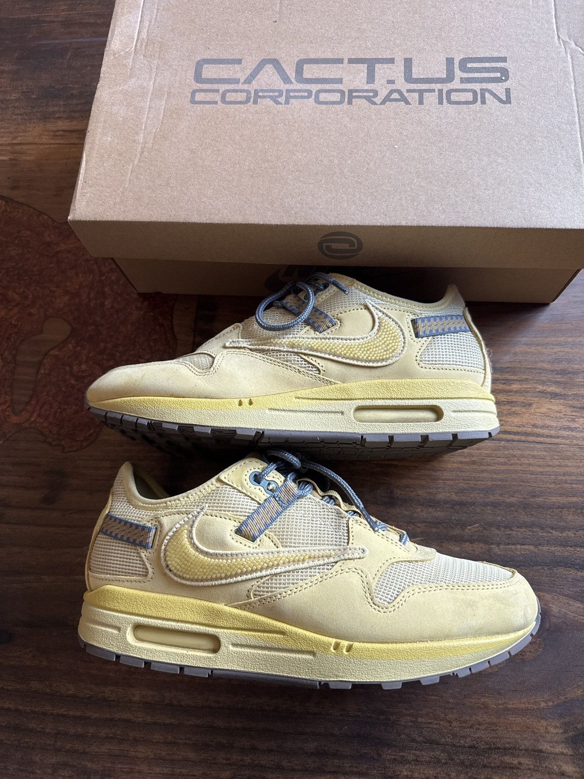 Nike × Travis Scott Travis Scott Air Max 1 Saturn Gold Size US 8.5 / EU 41-42 - 1 Thumbnail