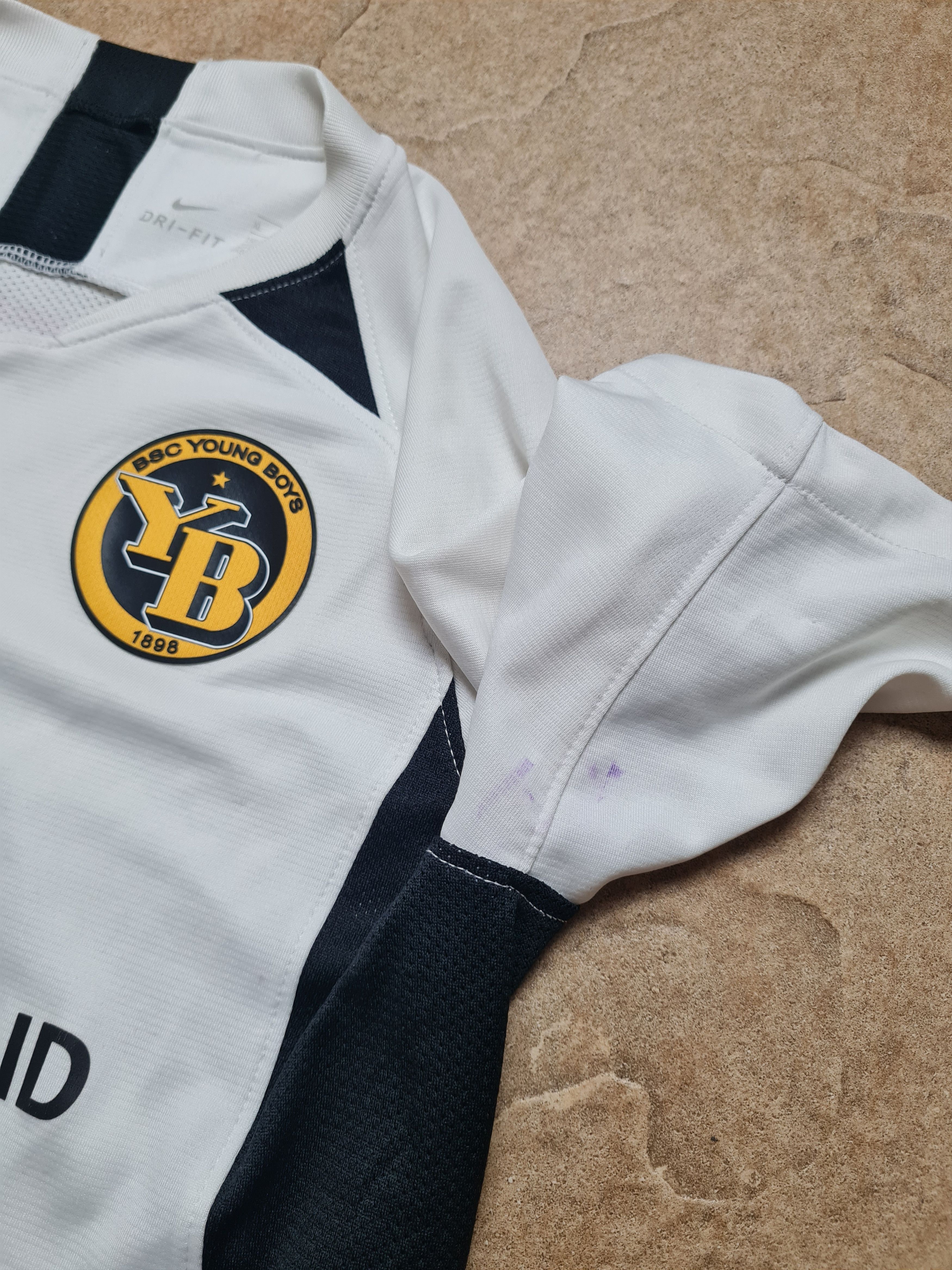Nike BSC YOUNG BOYS 2019/2020 AWAY SHIRT SOCCER NIKE # 18 NSAME Size US XS / EU 42 / 0 - 17 Thumbnail