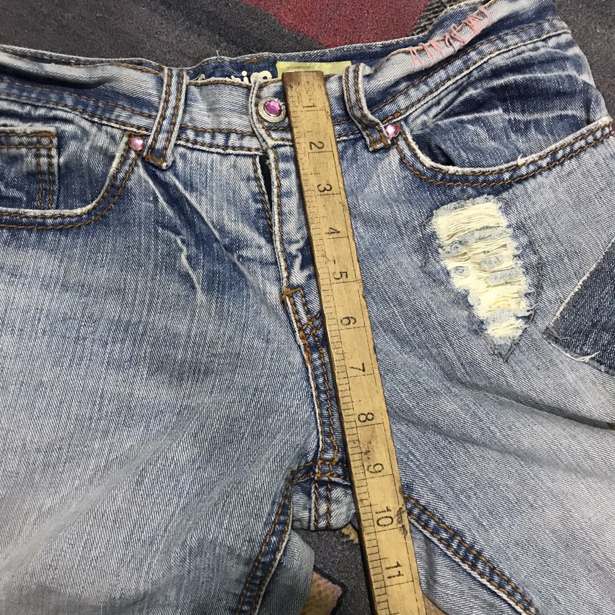 Disney Hello kitty sanrio reworked jeans distressed straightcut Size 32" / US 10 / IT 46 - 4 Thumbnail