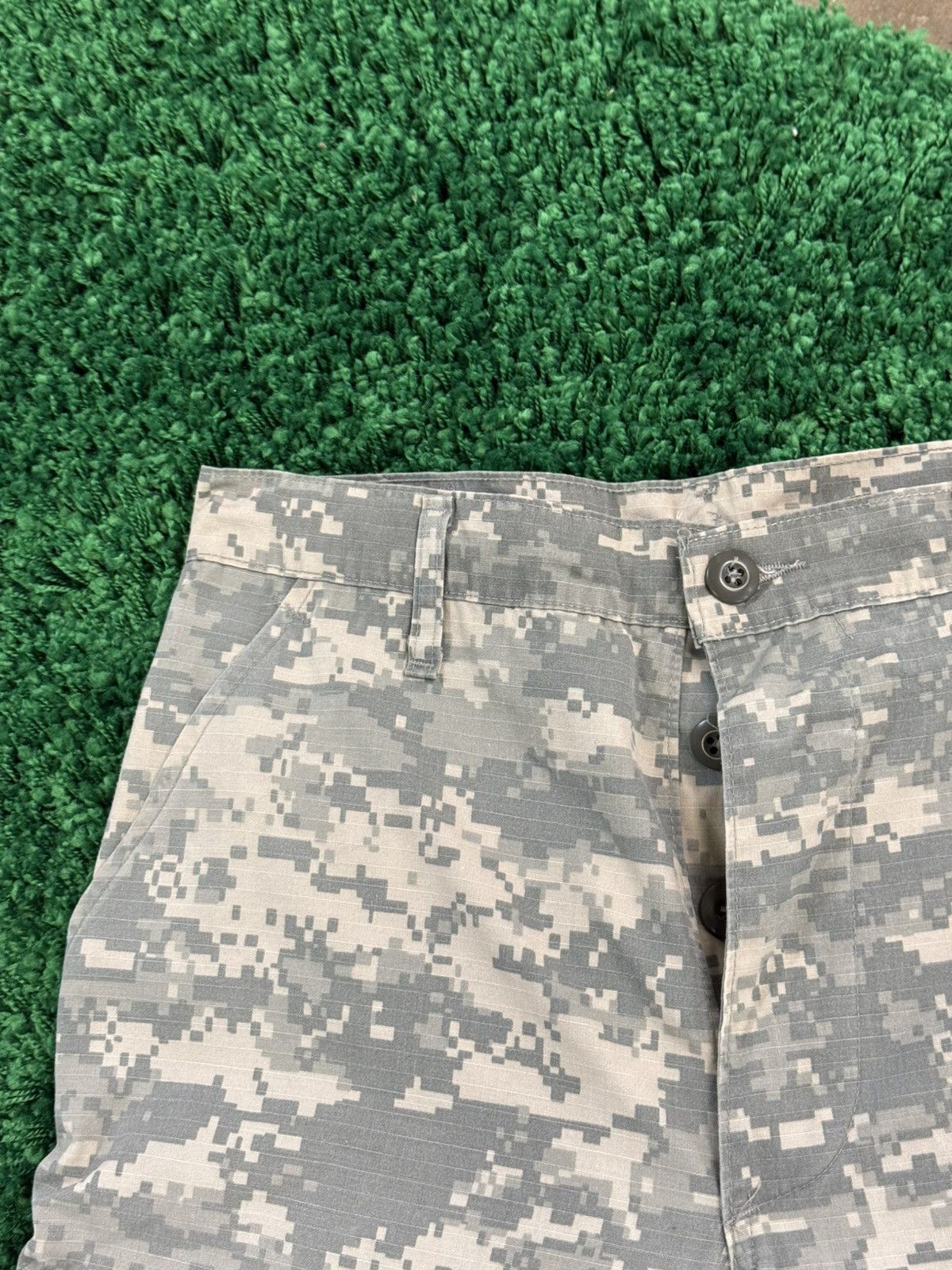 Vintage Vintage Digital Camo Cargo Pants Sz. Small x Long (28 x 34) Size US 28 / EU 44 - 3 Thumbnail