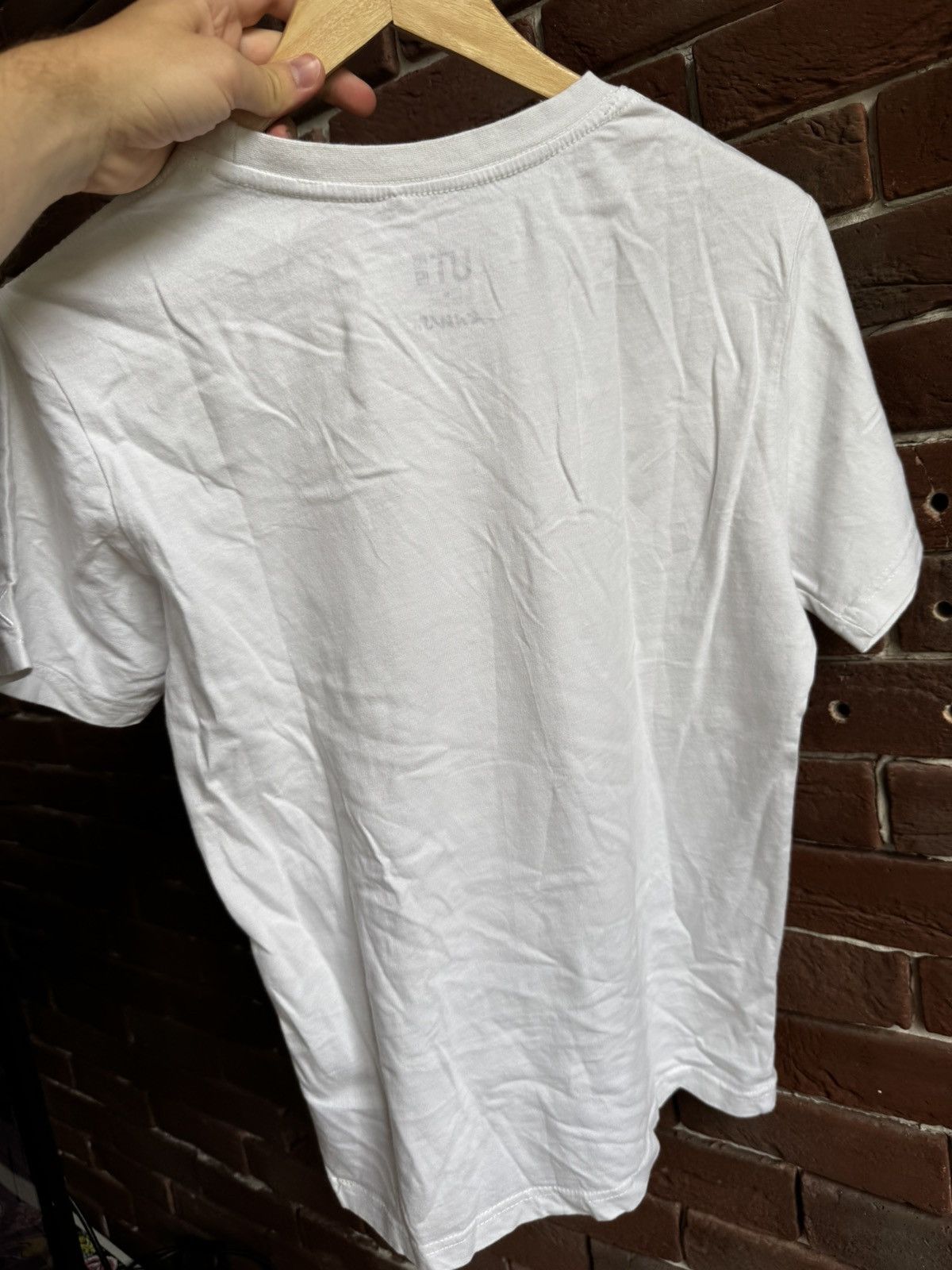 Japanese Brand Uniqlo Kaws T Shirt Rare Logo Tee Hype Streetwear Collab M Size US M / EU 48-50 / 2 - 6 Thumbnail