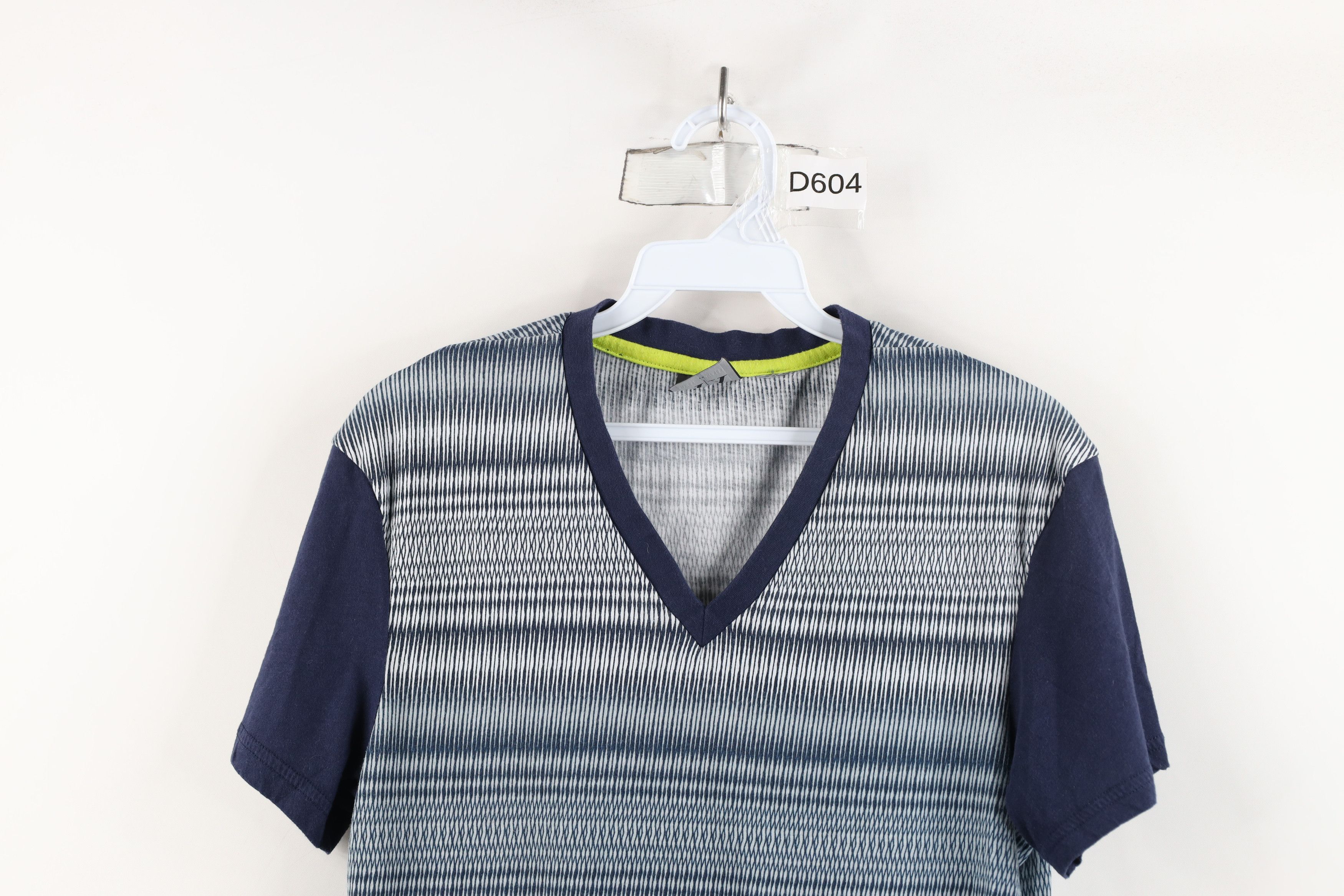 Armani Exchange Armani Exchange Trippy Geometric Short Sleeve V-Neck T-Shirt Size US S / EU 44-46 / 1 - 2 Thumbnail