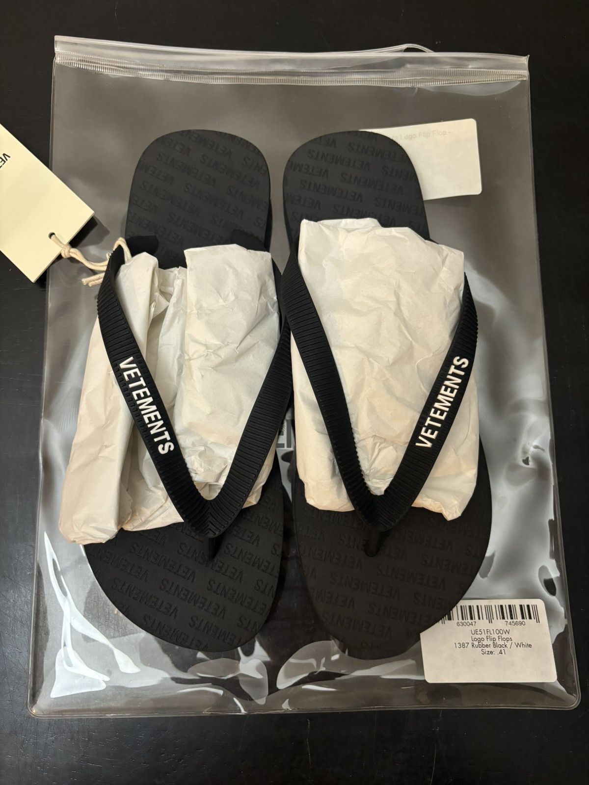 Vetements Vetements Logo Thong Flip Flops Black Size US 8 / EU 41 - 2 Thumbnail