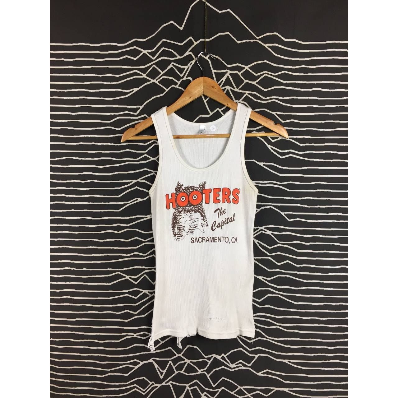 Vintage Distressed Hooters Sacramento Waitress Costume Tank Top Tee Size L / US 10 / IT 46 - 2 Thumbnail