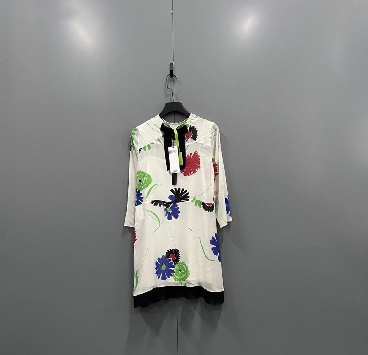 Valentino Valentino Floral Letter Printed Long Sleeve Dress J41 Size M / US 6-8 / IT 42-44 - 2 Thumbnail