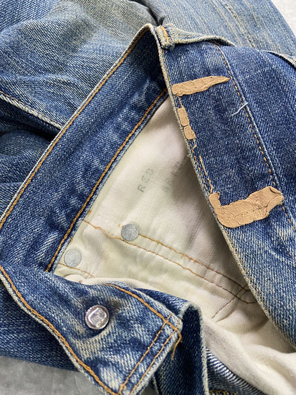Levi's Vintage 70s Levis 501 BIG E Selvedge Button #6 denim Jeans Size US 32 / EU 48 - 7 Thumbnail