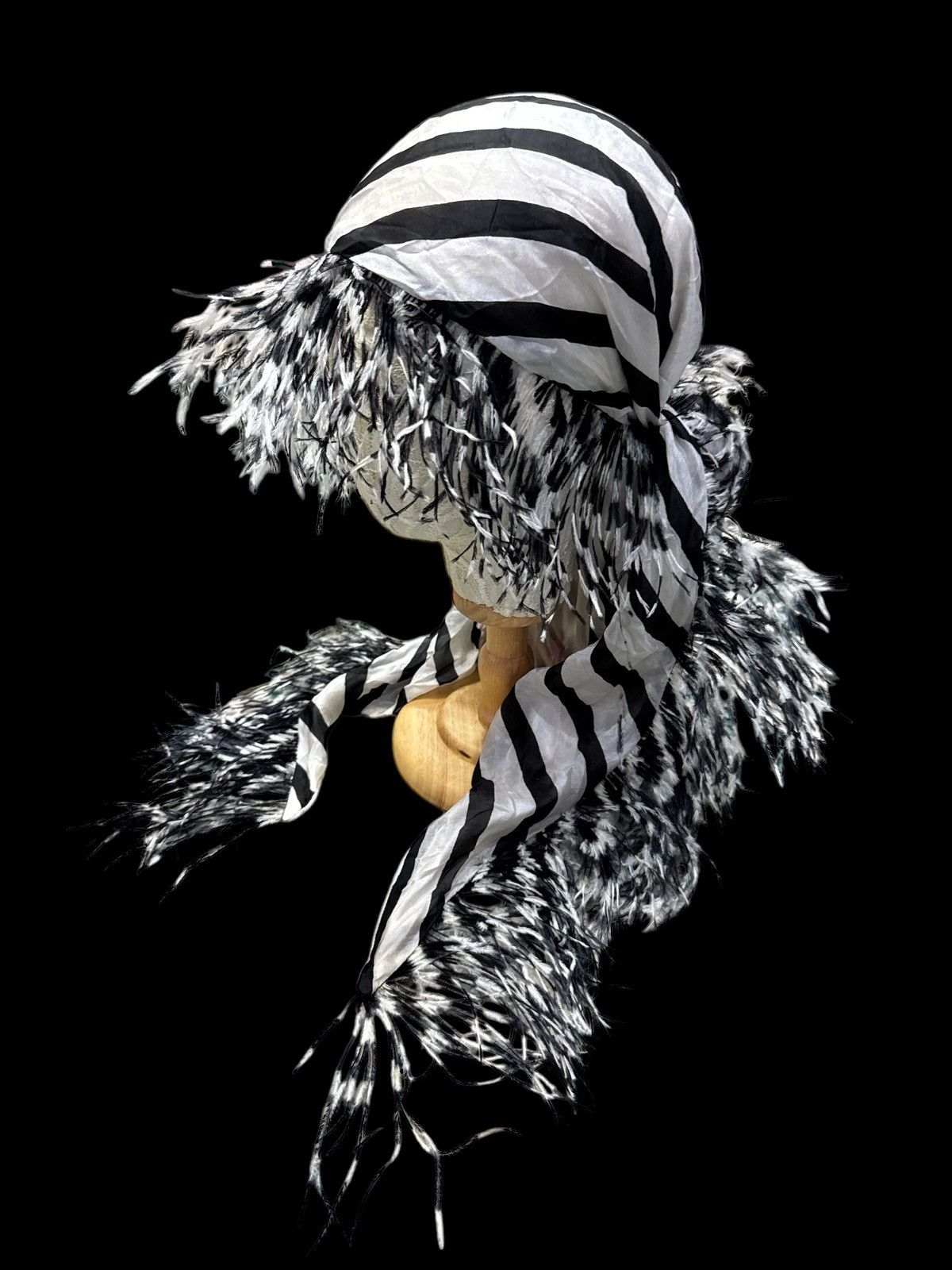 Japanese Brand ALEXIA LONDON SILK AND FEATHERS SCARF Size ONE SIZE - 3 Thumbnail