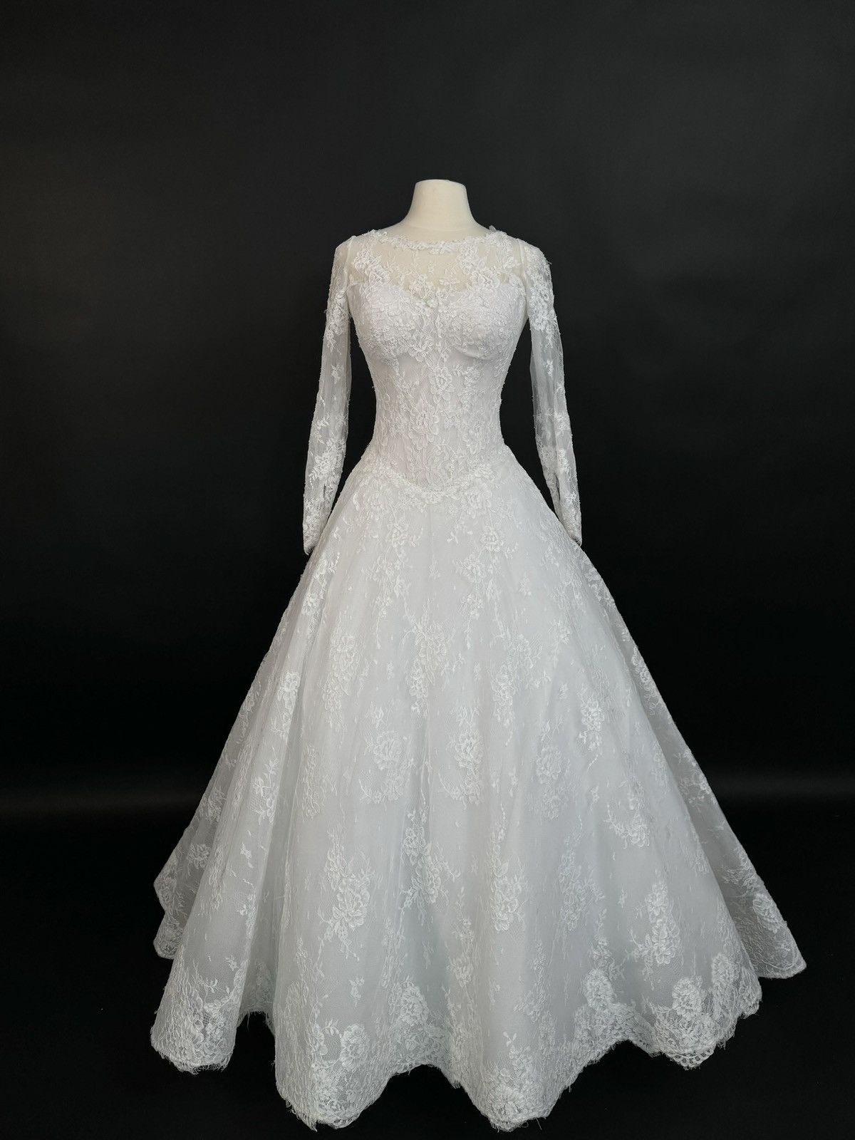 Other Preloved US 8-10 Anna Augusta French Corded Lace Bridal Gown Size L / US 10 / IT 46 - 2 Thumbnail