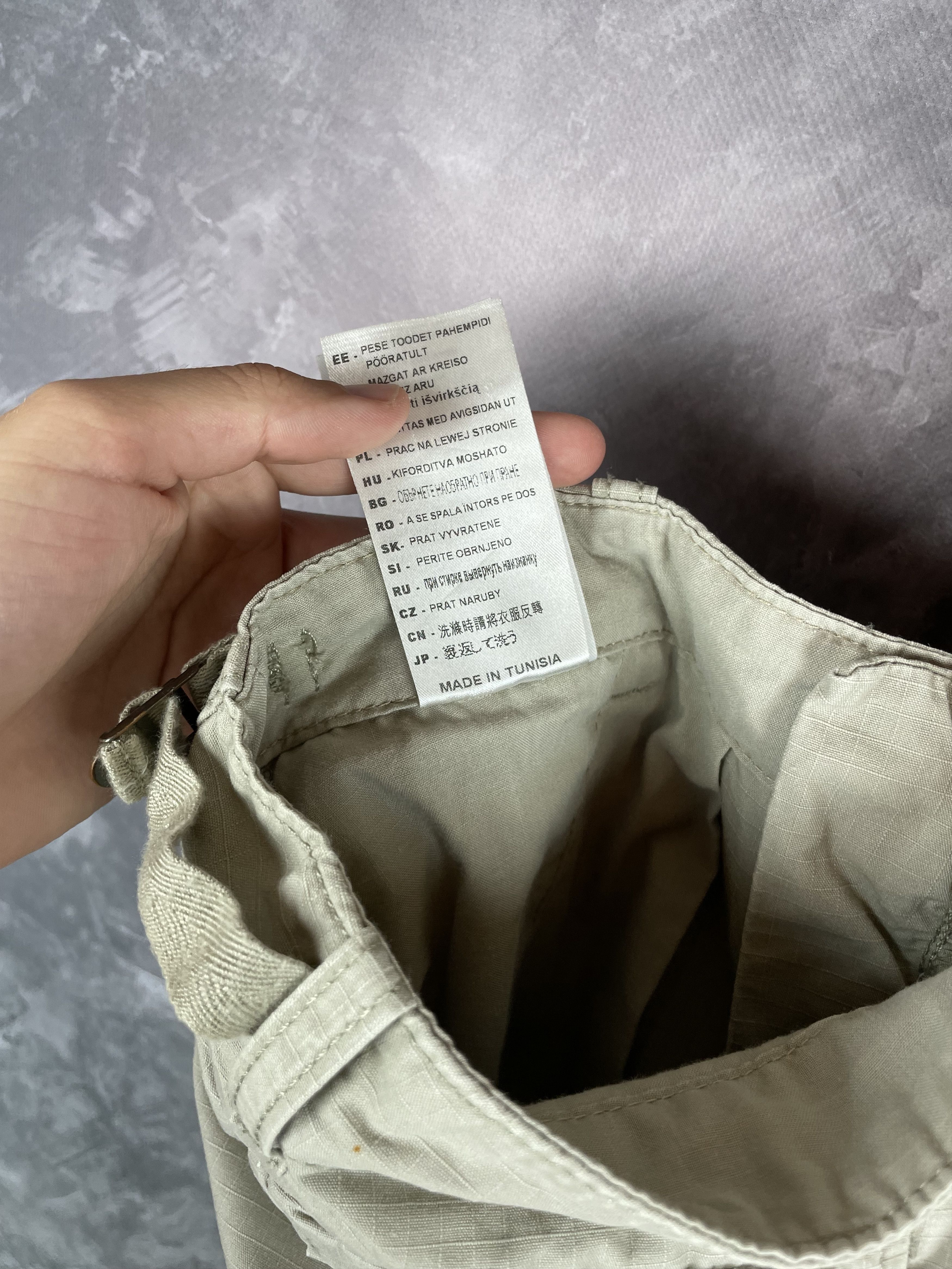 Carhartt Vintage Carhartt Wip shorts cargo Size US 30 / EU 46 - 9 Thumbnail