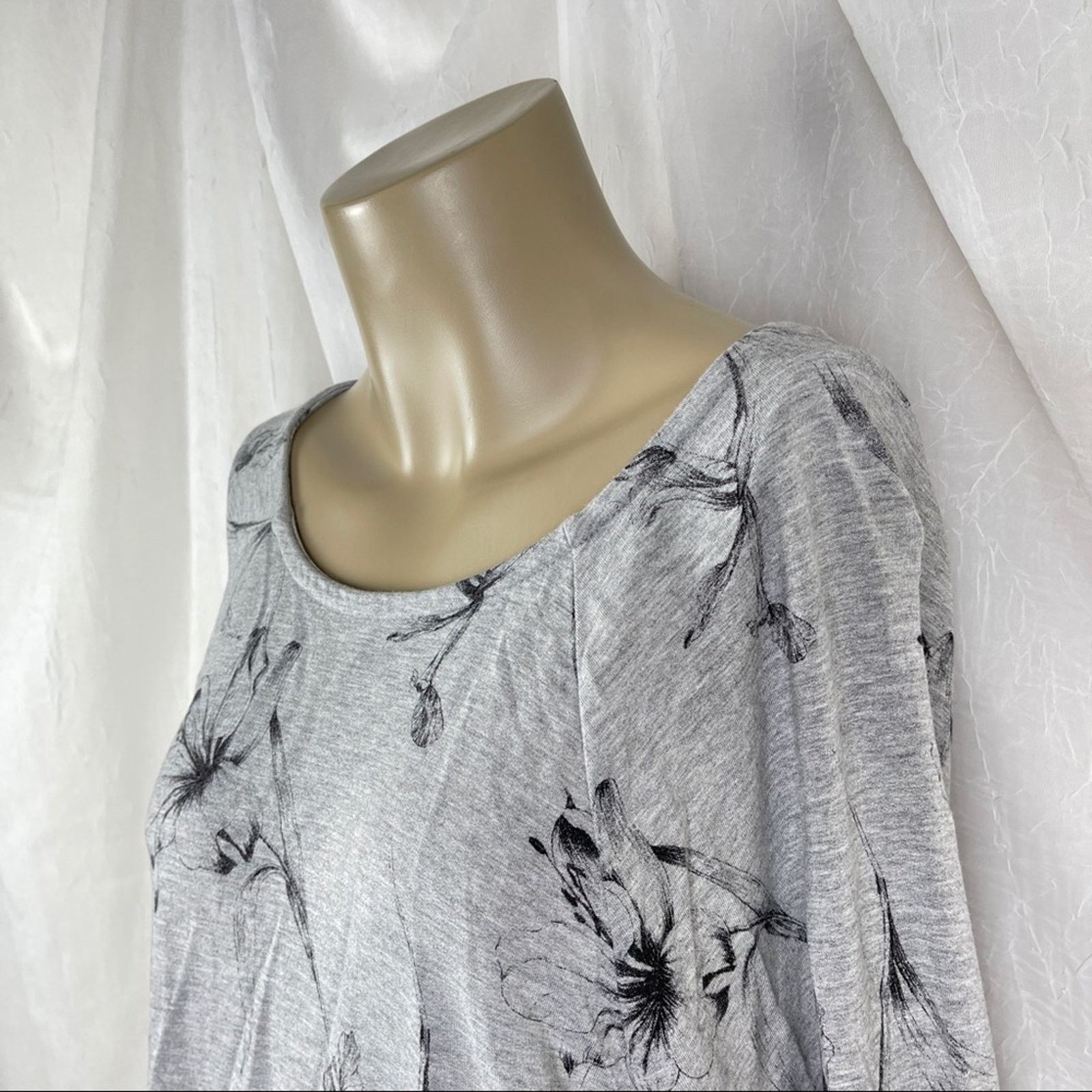 Forever 21 Forever 21 Heather Grey Floral Slouch Dolman Sleeve Shirt XS Size XS / US 0-2 / IT 36-38 - 6 Thumbnail