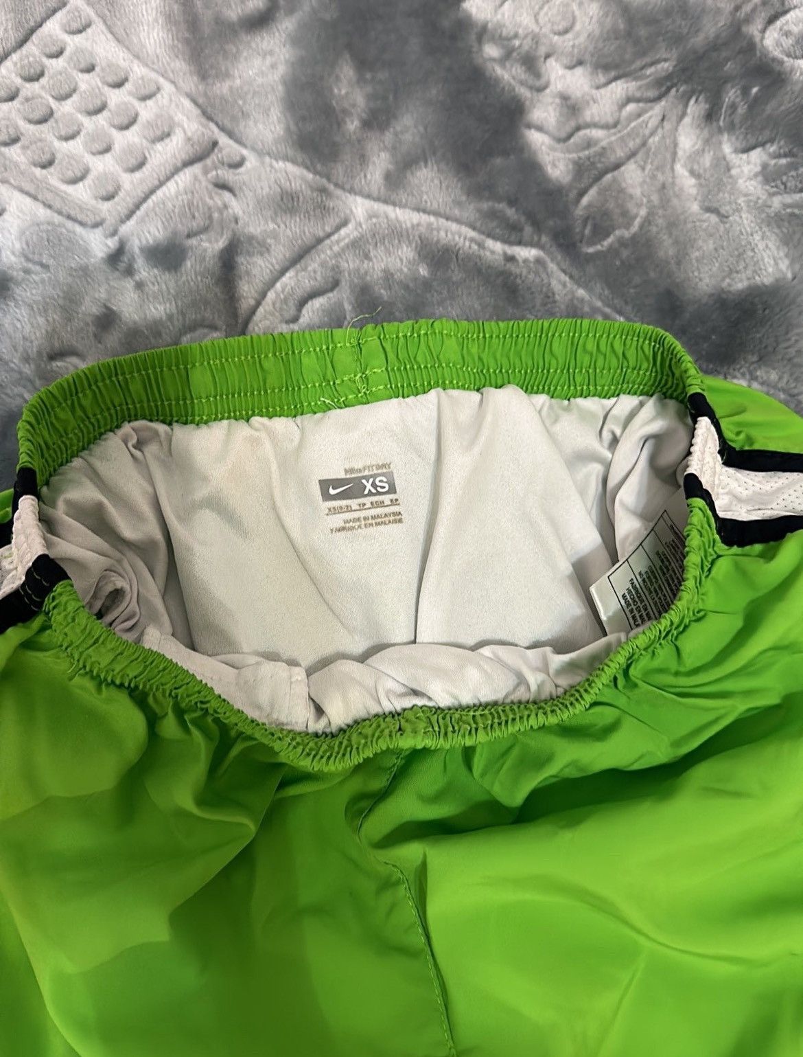 Nike Neon Green Nike Shorts Womens Size 24" / US 00 / IT 34 - 2 Thumbnail