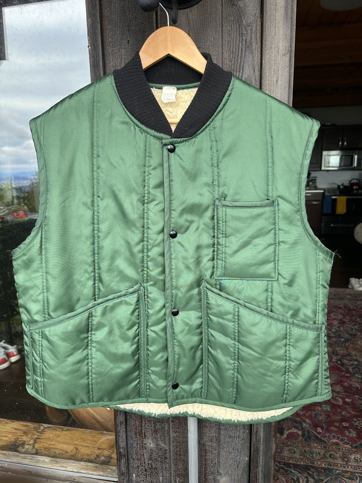 Vintage 1970s vintage Green Padded Vest made in USA Size US L / EU 52-54 / 3 - 1 Thumbnail